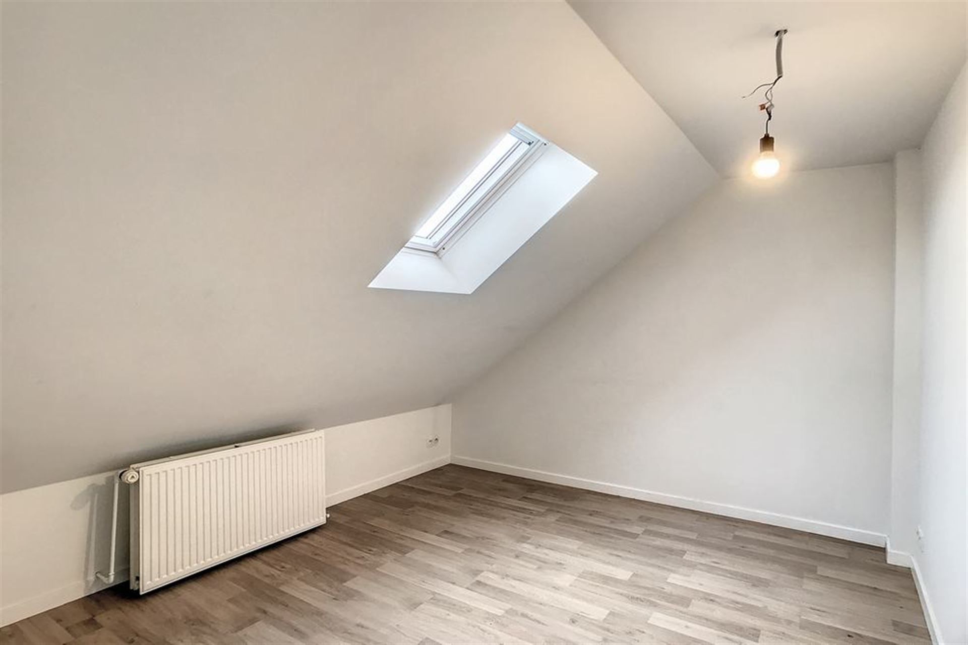 Volledig gerenoveerde woning met tuin foto 11
