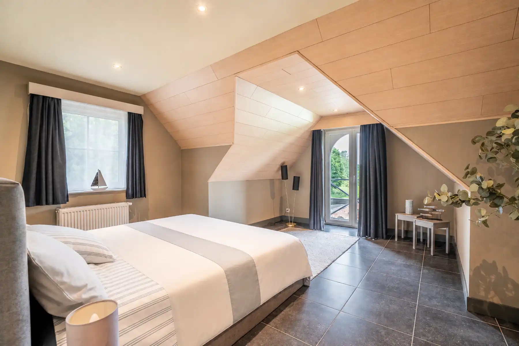 Ruime villa te koop in Dilbeek vrij beroep/ kangoeroewonen foto 24