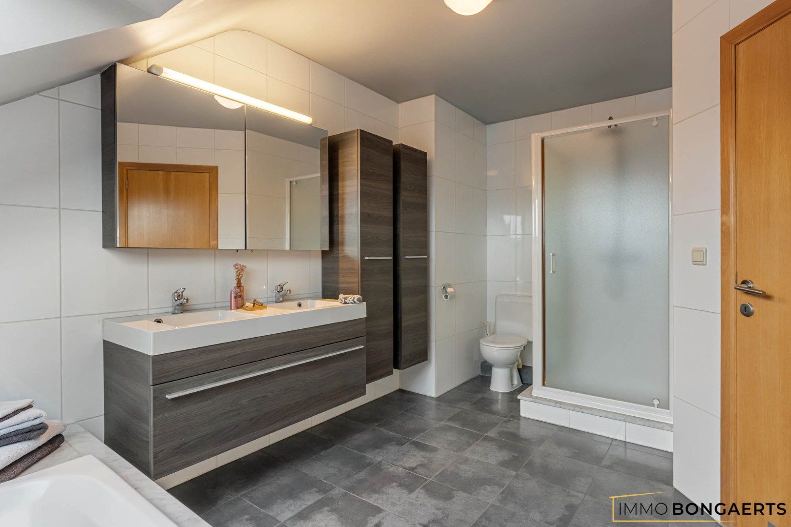 Ruim duplexappartement met 4 slaapkamers foto 25