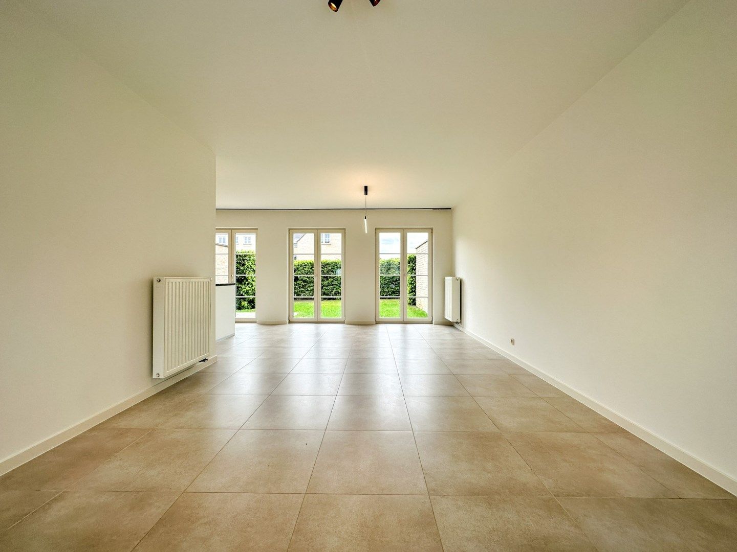 Instapklare woning met 3 slpk, tuin, autostaanplaats, rustige gelegen te Lichtervelde foto 4