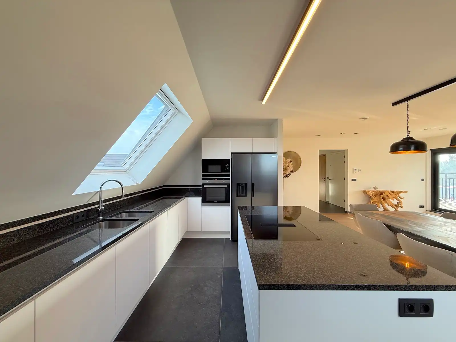 Gemeubeld appartement met 3 slaapkamers, terras en garage foto 14