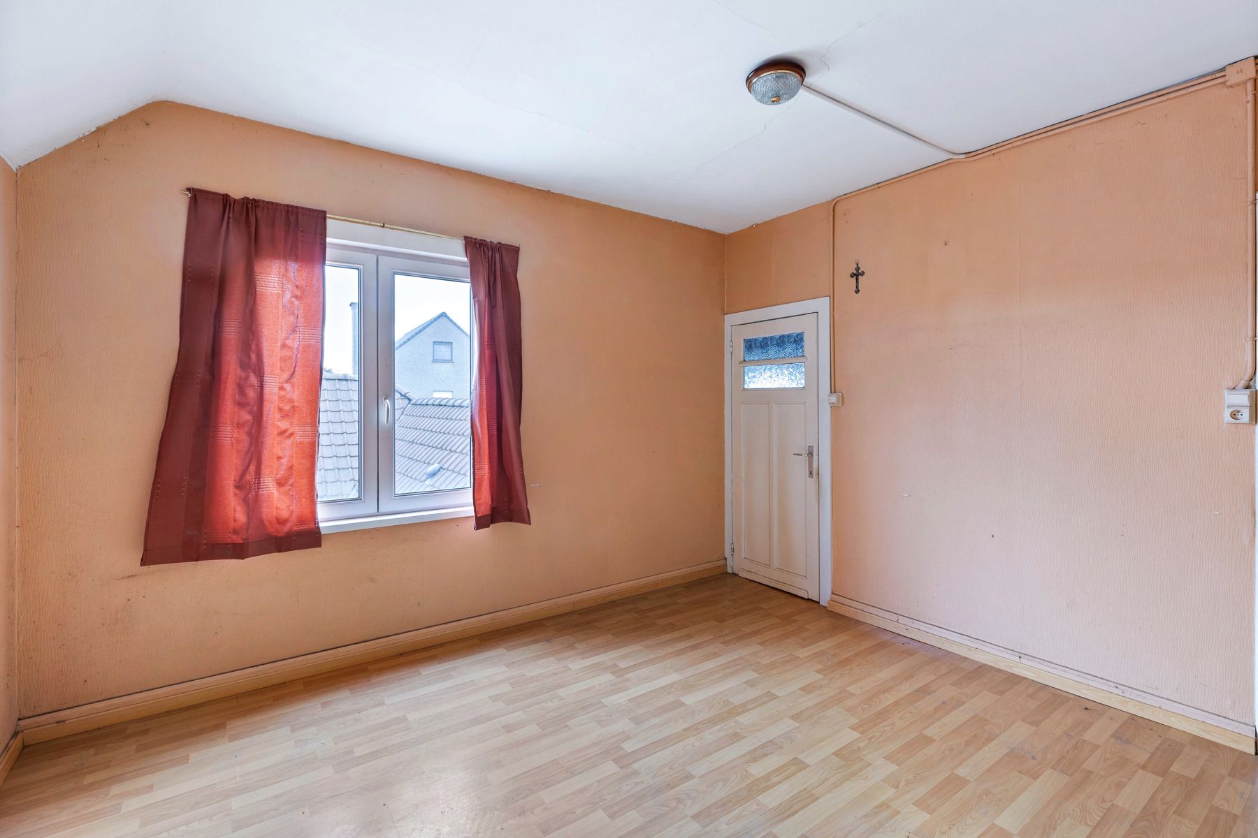 Te renoveren woning in bijzonder rustige straat in Aalter foto 11