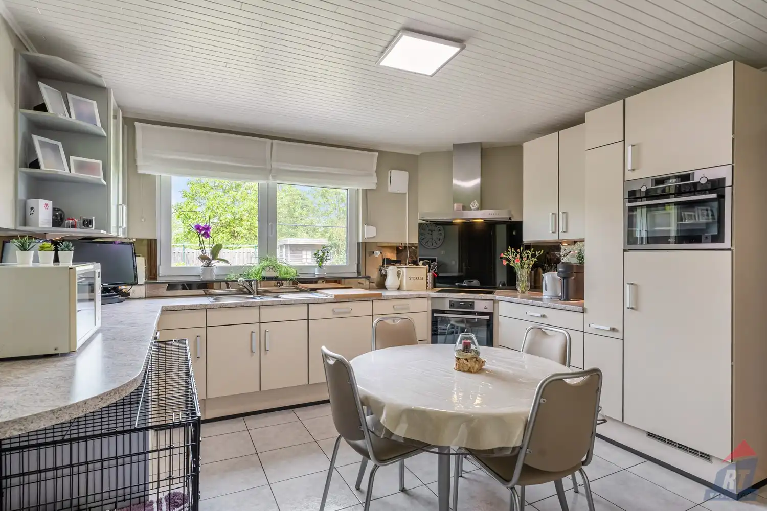Instapklare open bebouwing met 4 slaapkamers, ruime tuin en dubbele garage in het groene Sint-Truiden foto 7