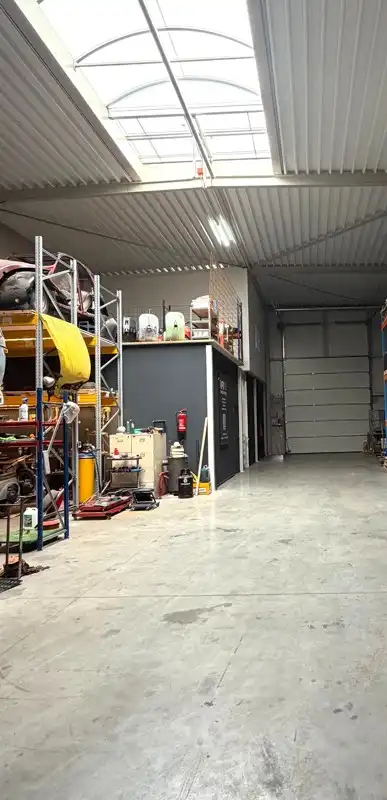 KMO Unit voorzien van kitchenette, sanitair & kantoorruimte met 2 parkeerplaatsen foto 3