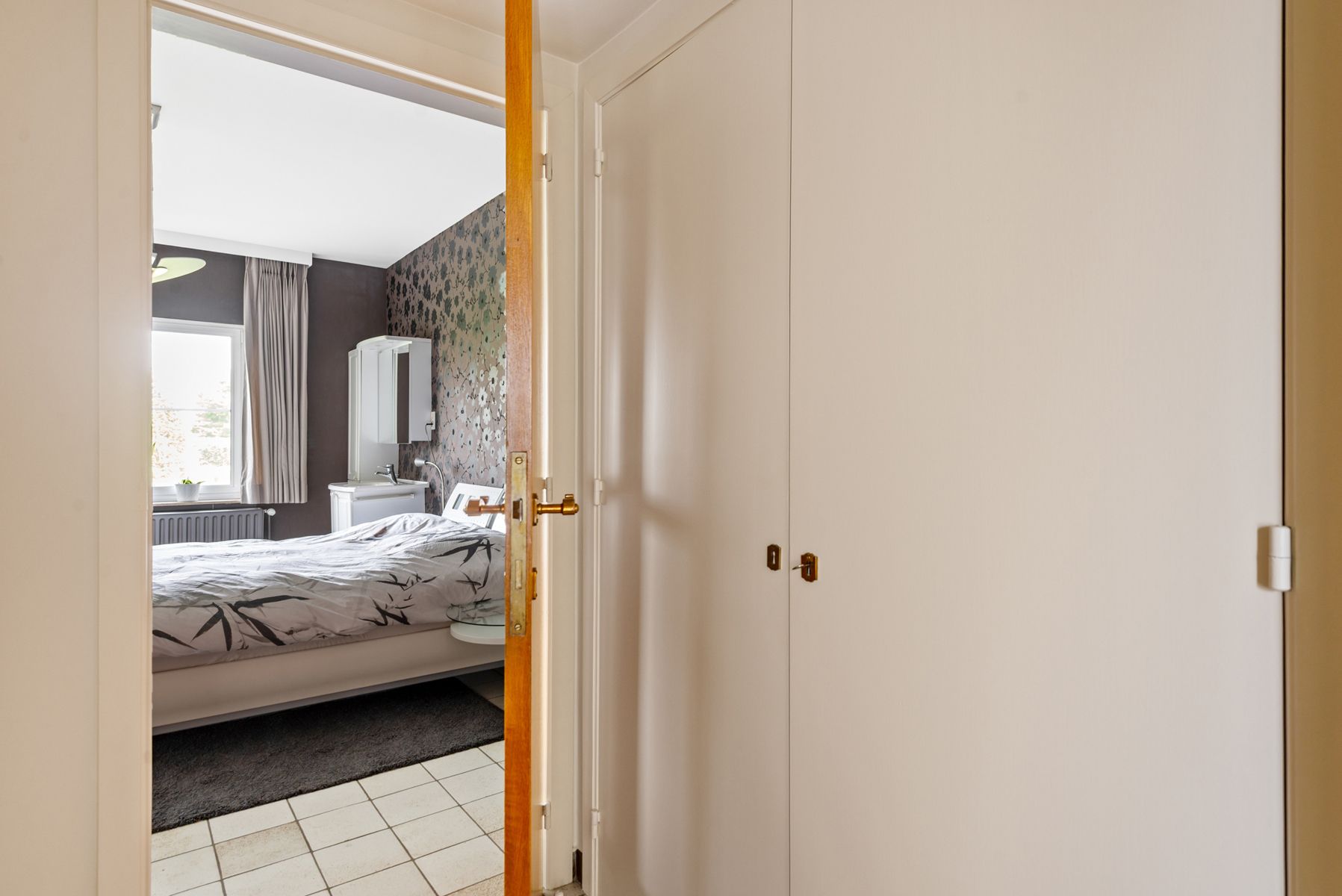 Instapklare villa/bungalow met aansluitend kantoorruimte/handelsgelijkvloers op ruim perceel! foto 7