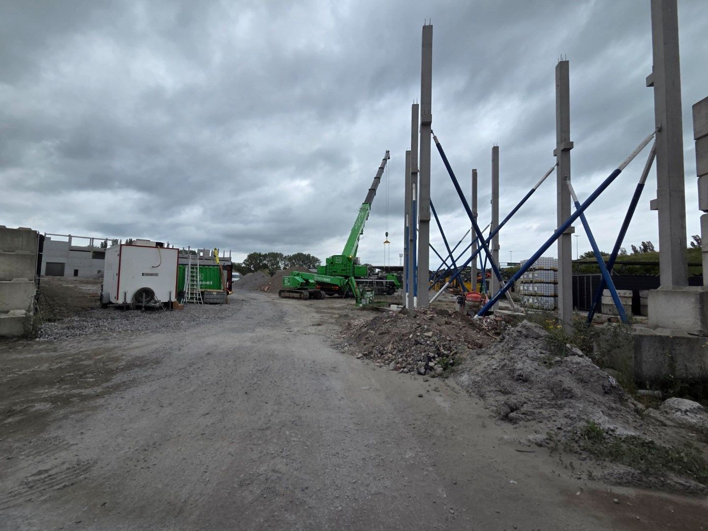 Logistieke bedrijfshal - 7019m² - met mogelijkheid tot 1080m² kantoren. Superligging! foto 4