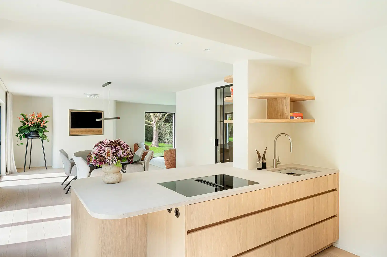 Prachtig gerenoveerde villa, rustig gelegen in een residentiële omgeving aan de rand van Knokke. foto 10