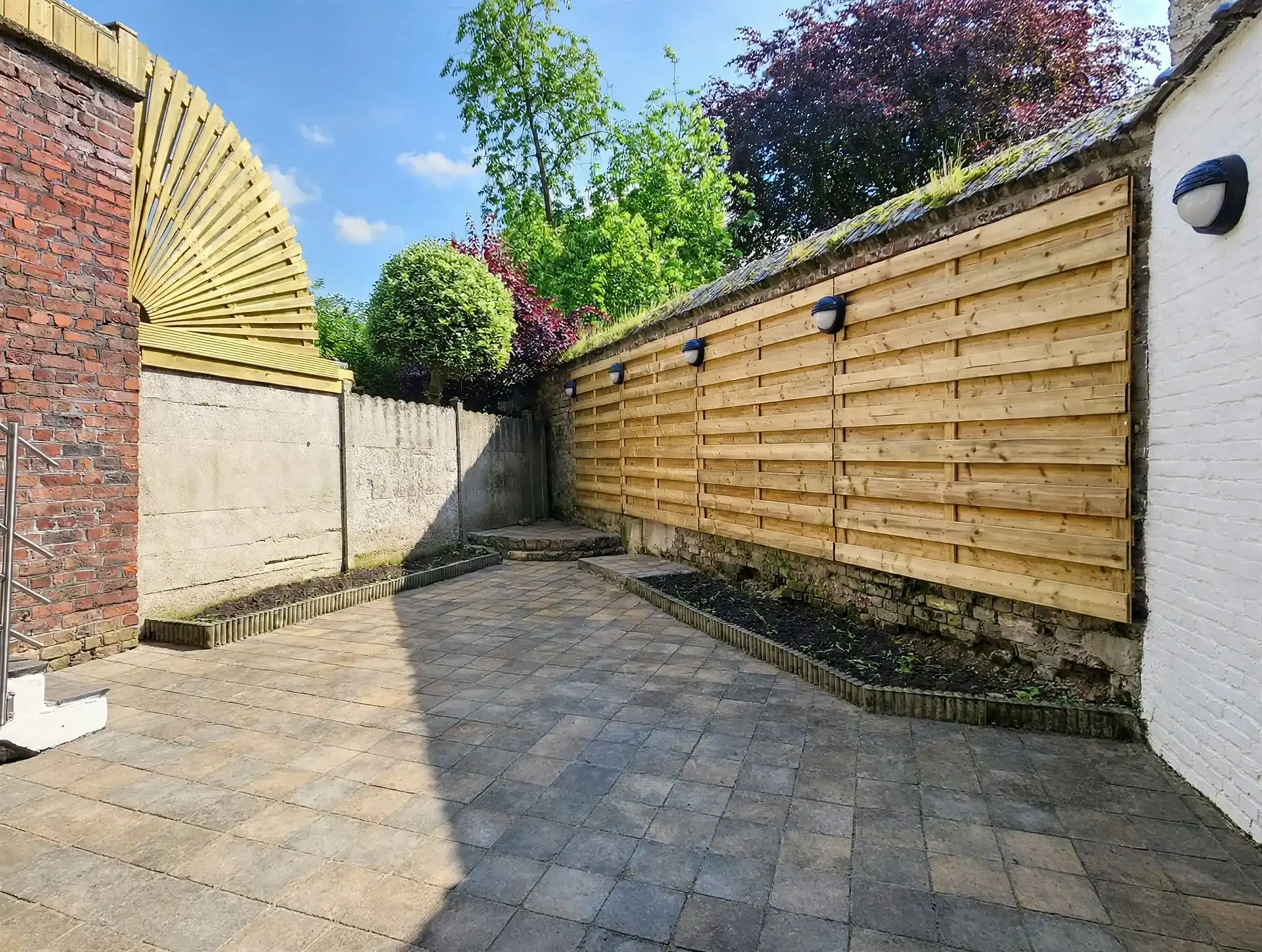 Mooi gerenoveerde woning met ruim terras foto 13