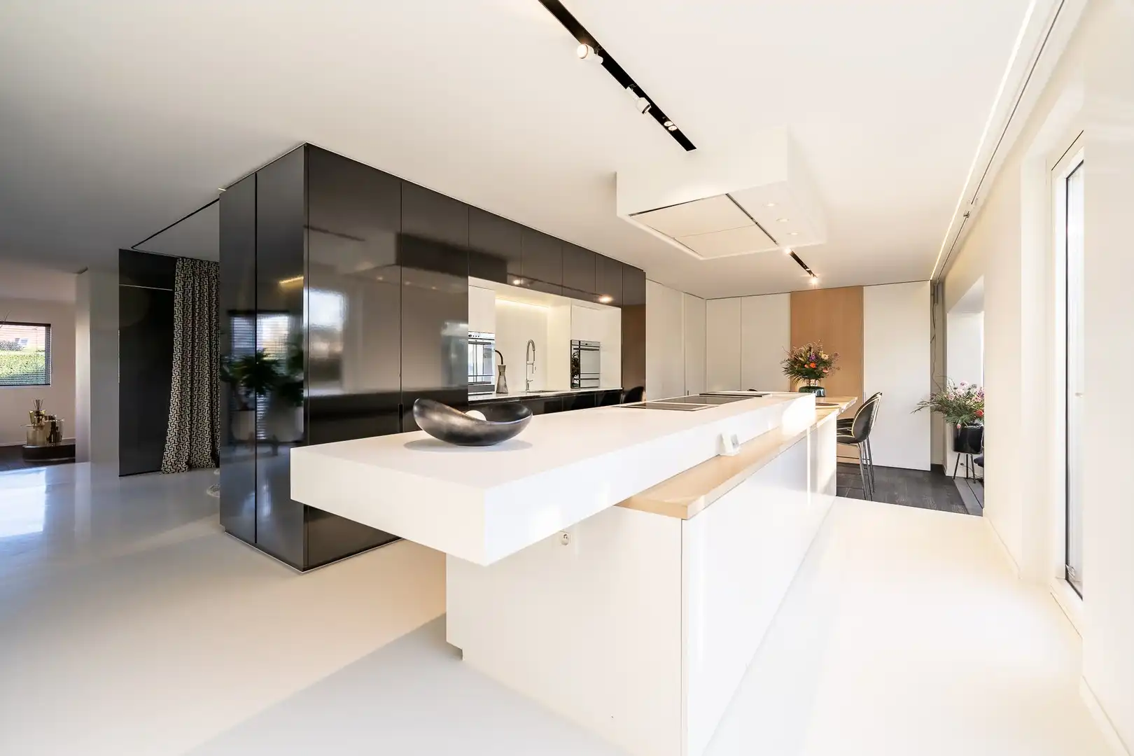 Alleenstaande villa met 4 slaapkamers in een residentiële omgeving. foto 4