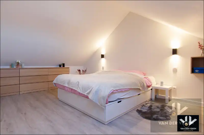 Volledig gerenoveerde en instapklare woning met gezellige stadstuin foto 16