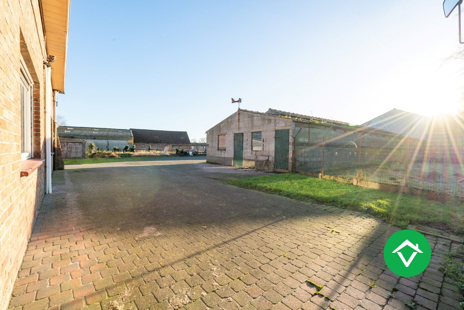 Authentieke hofstede in een landelijke omgeving te Koekelare foto 16