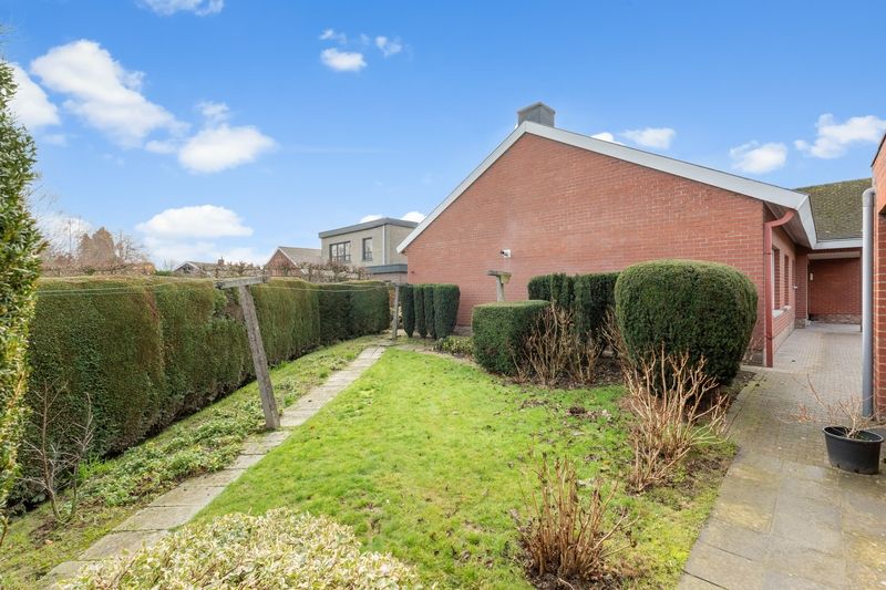 Torhout- Vrijstaande woning met 5 slaapkamers. foto 24