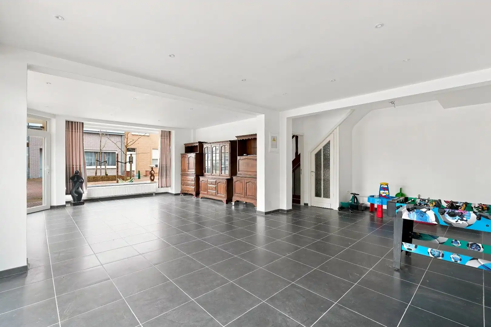 Ruime hoekwoning met 3 woonunits in het centrum van De Panne.  foto 3