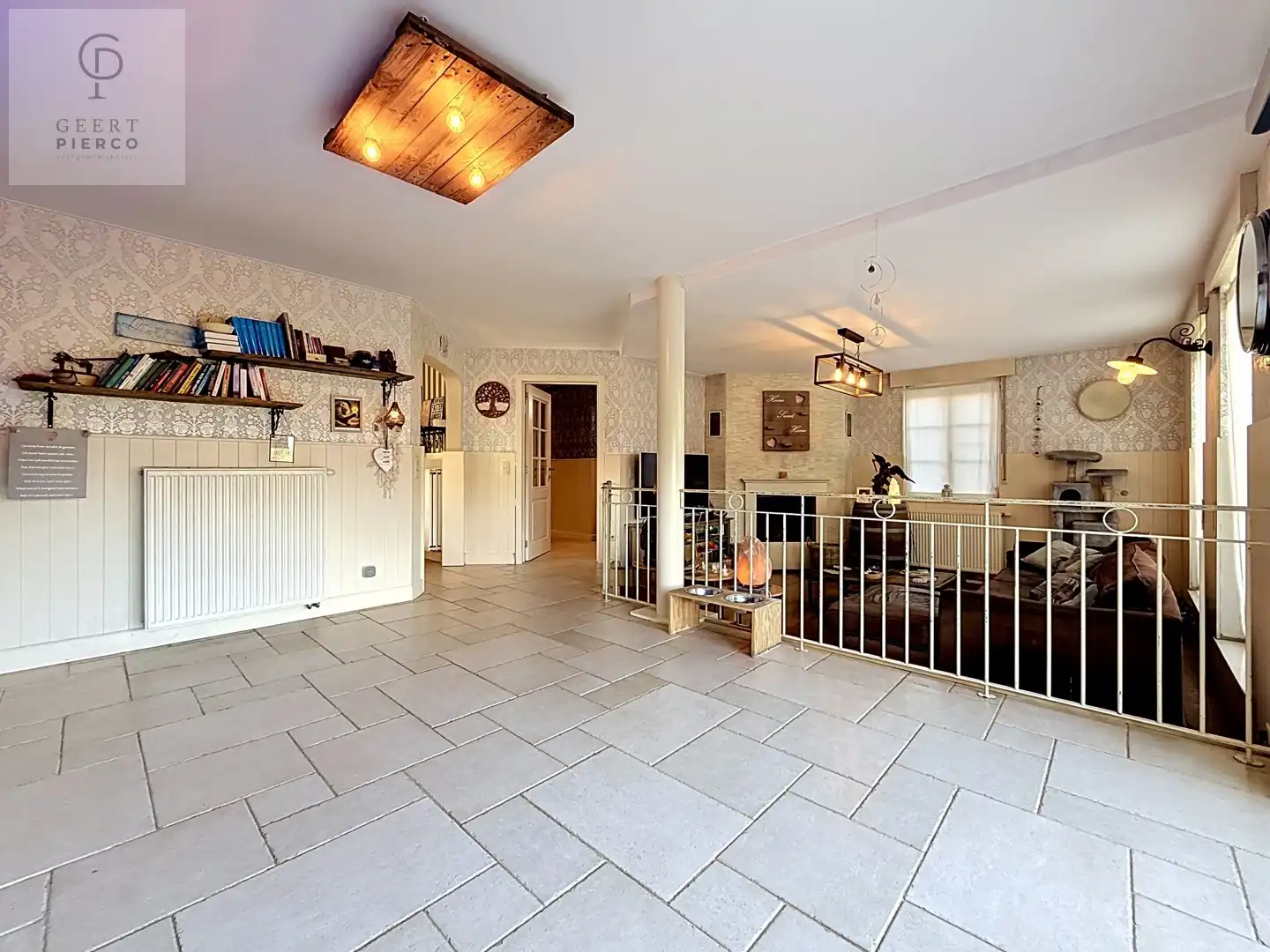 Ruime woning op mooi perceel van 10 are. foto 6
