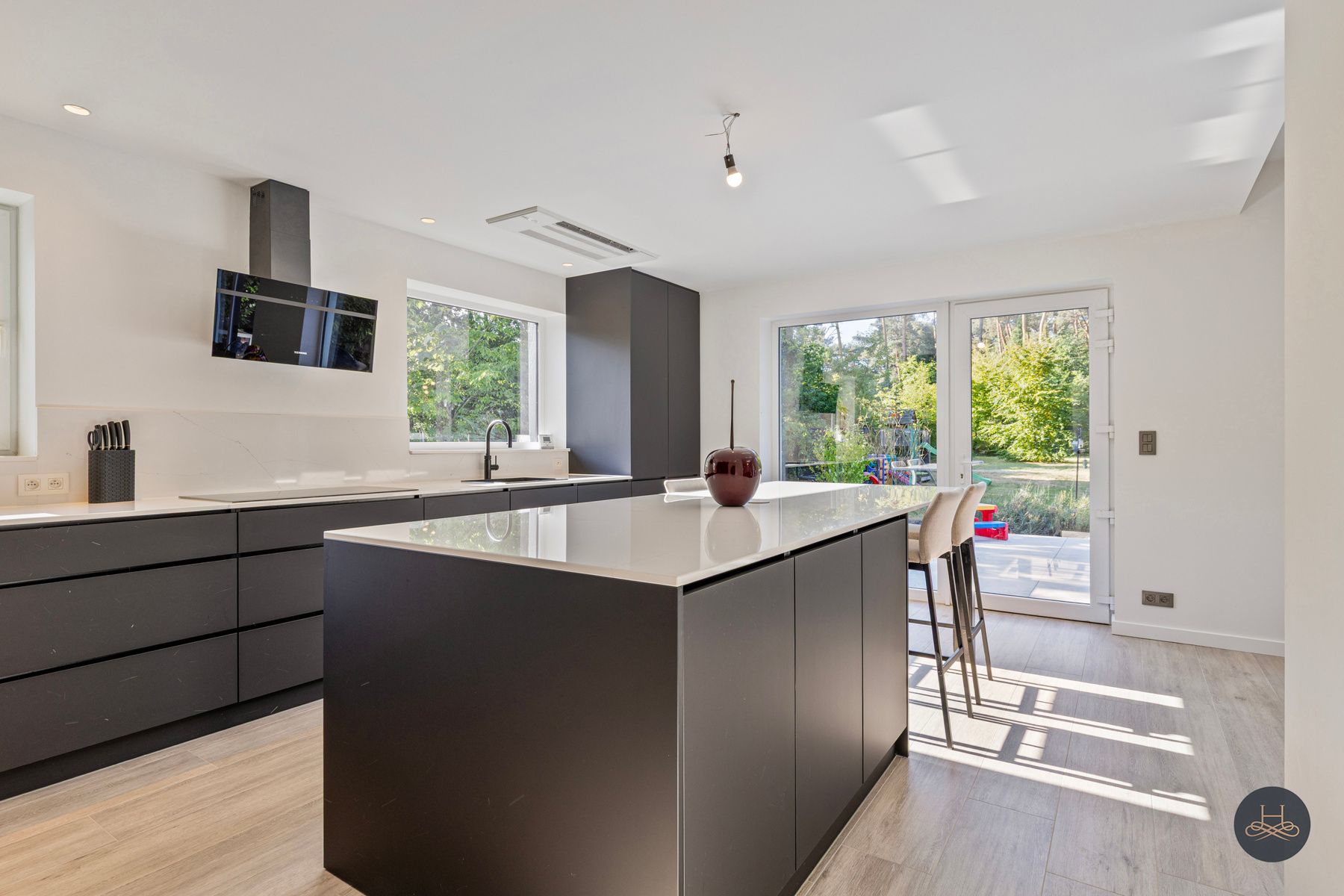 Energiezuinige gerenoveerde villa op een zeer ruim perceel foto 8