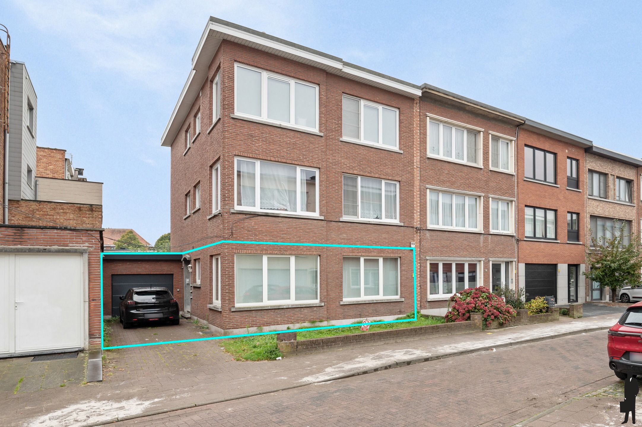 Lichtrijk appartement met ruime buitenruimte en garage foto 2