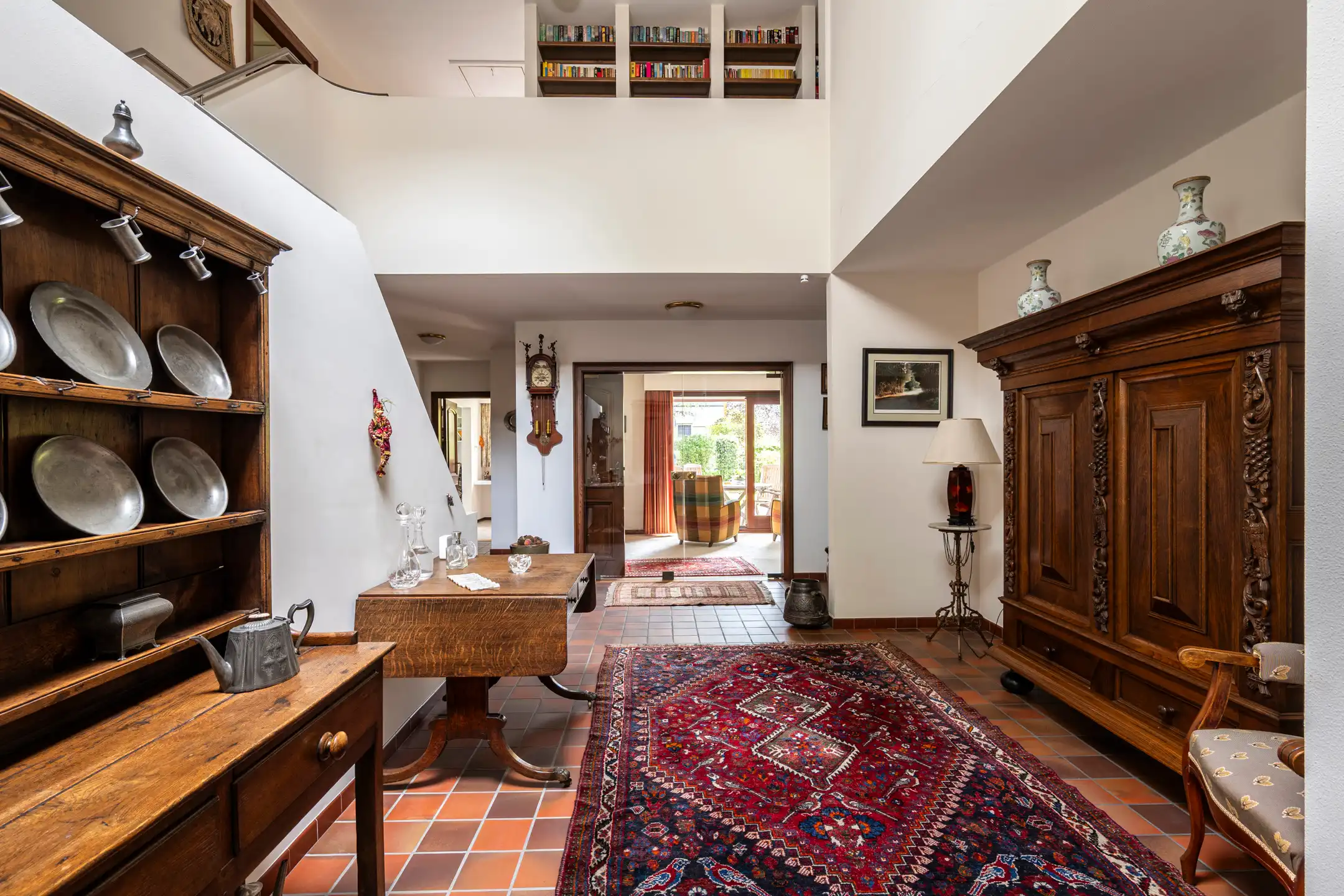 Ruime gezinswoning op prachtig perceel van ca. 1.972 m² foto 3