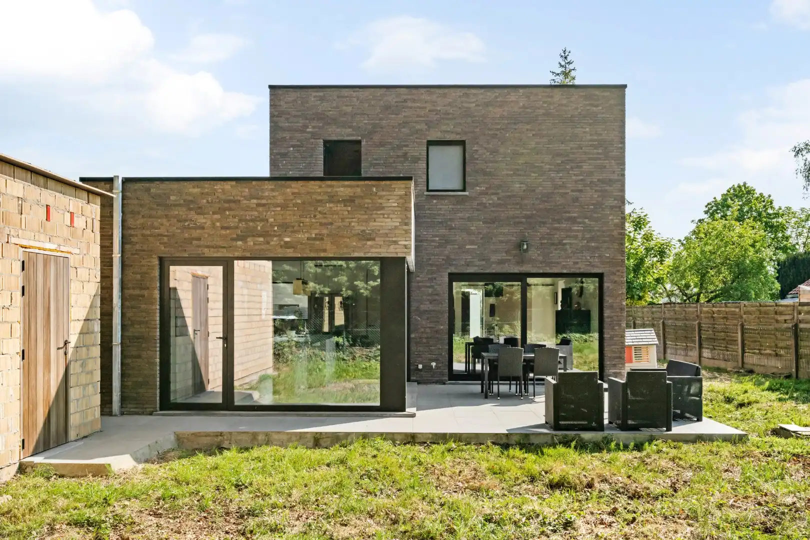 Recente villa met 3 slaapkamers, garage en zonnige tuin op een rustige ligging bij Ieper-centrum foto 14