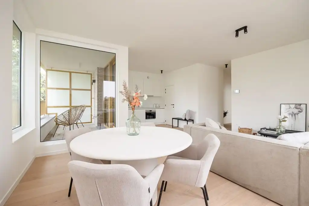 lichtrijk nieuwbouwappartement met terras foto 4