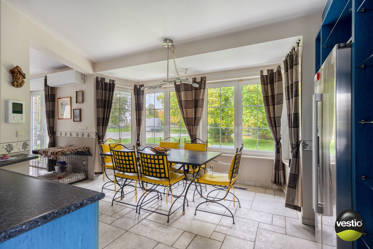 RUSTIG GELEGEN RUIME VILLA MET 5 SLK OP RIANT PERCEEL VAN 18A61CA IN STADSRAND TONGEREN. foto 14