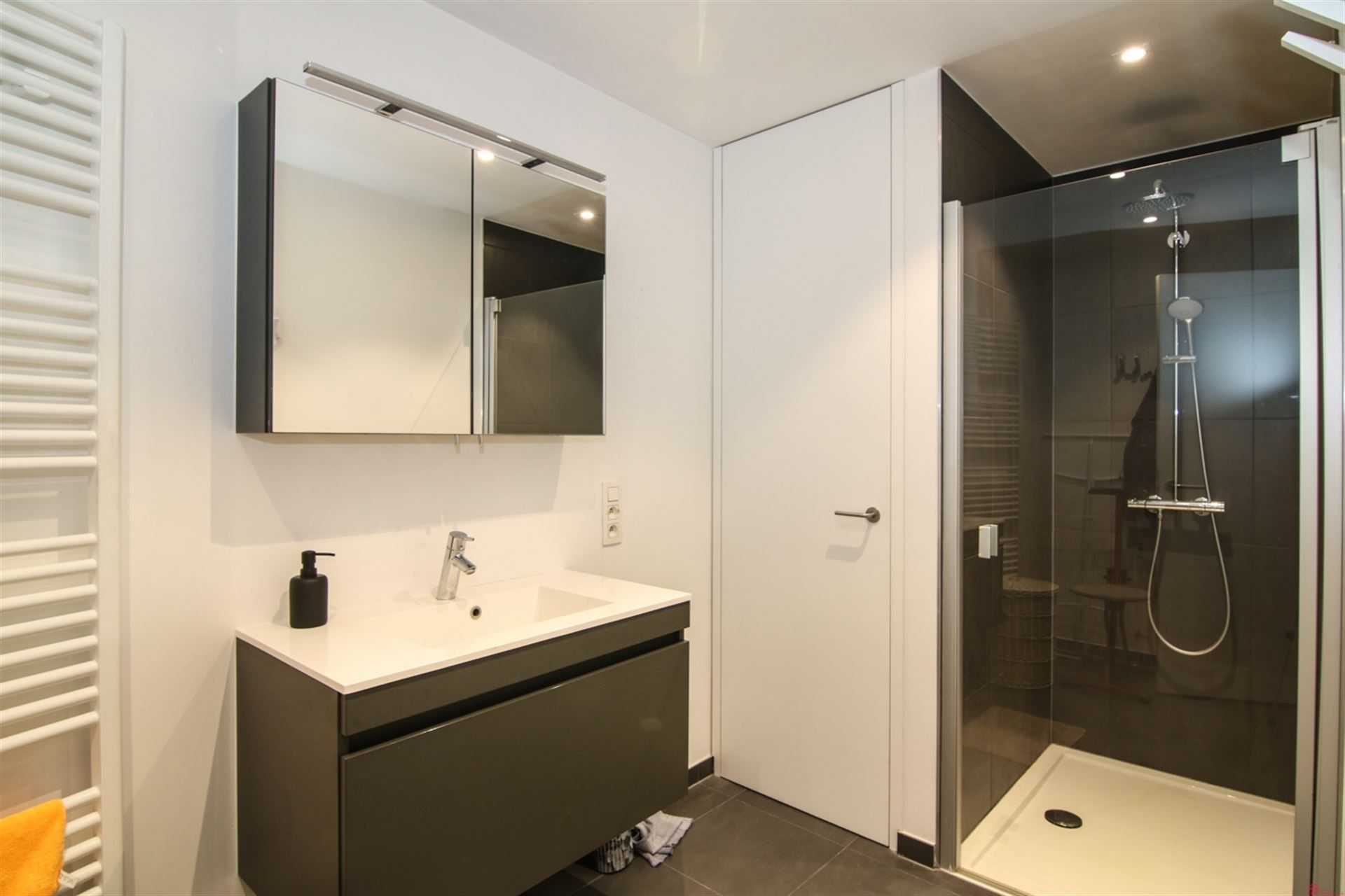 Instapklaar appartement met zonneterras en zicht op de Leie foto 14