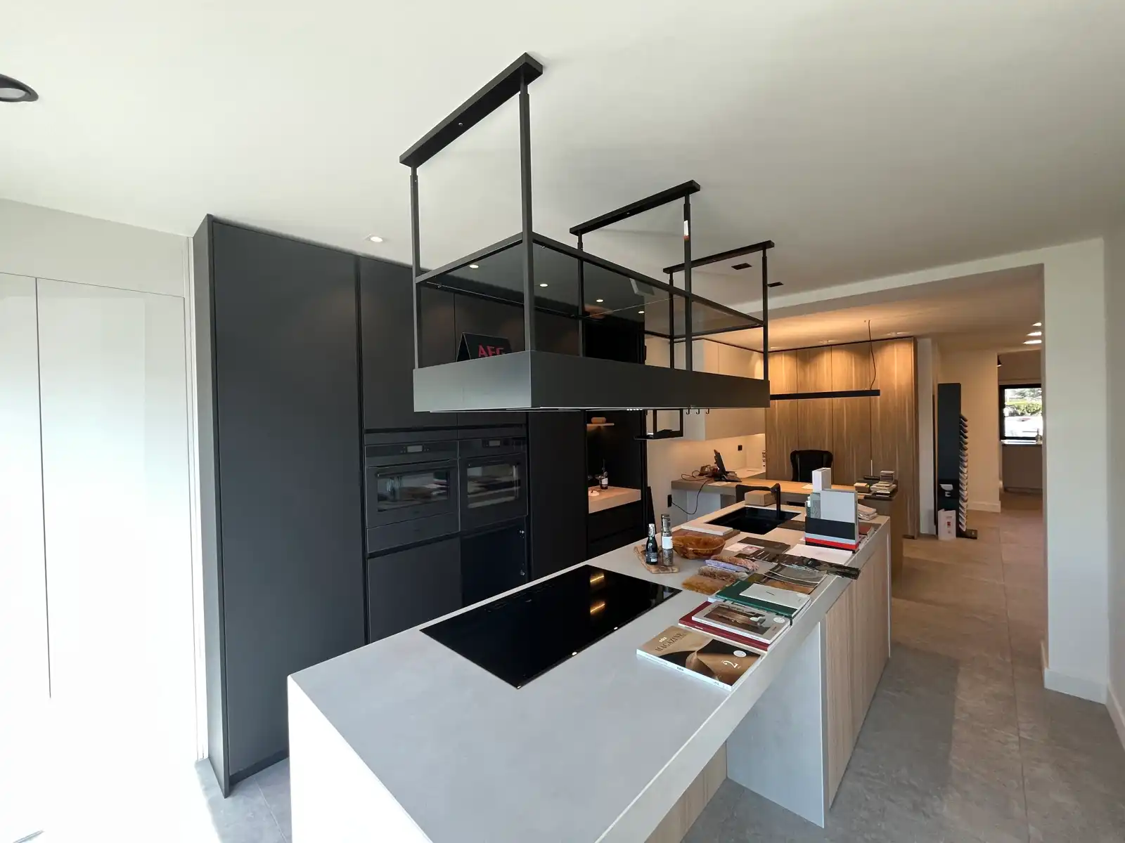 Winkel/showroom met topzichtbaarheid in Hasselt foto 13