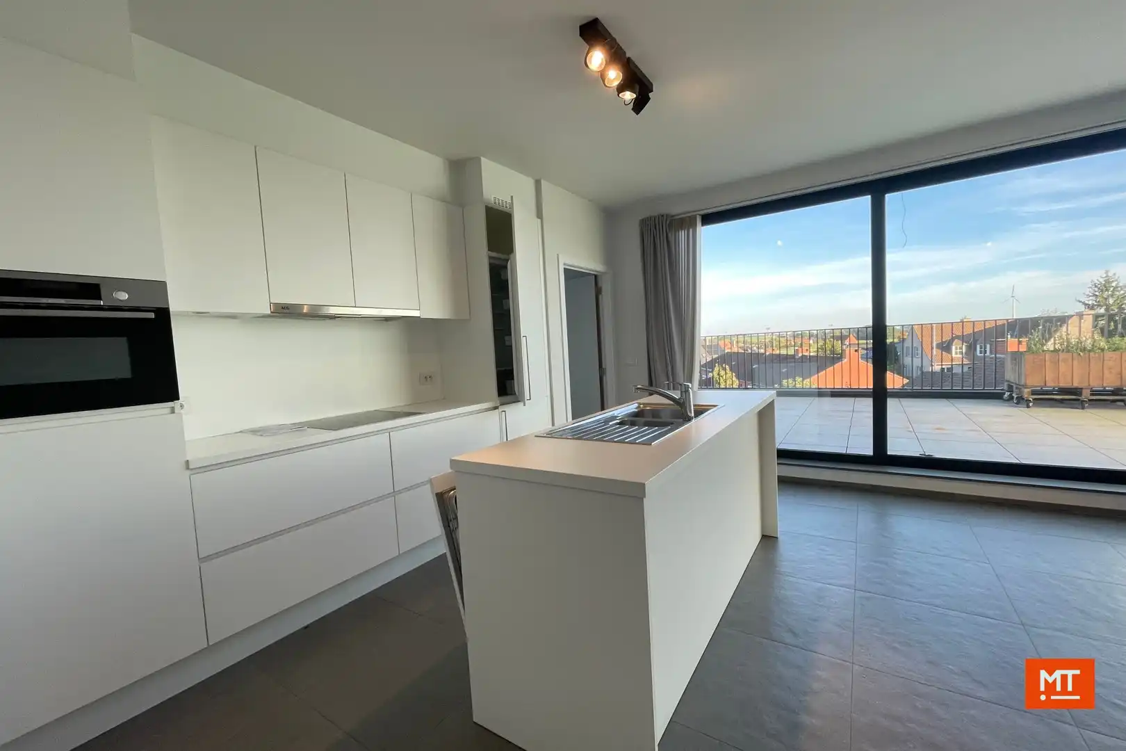 Duplex-appartement met 2 slaapkamers en ruim terras te Beselare foto 6