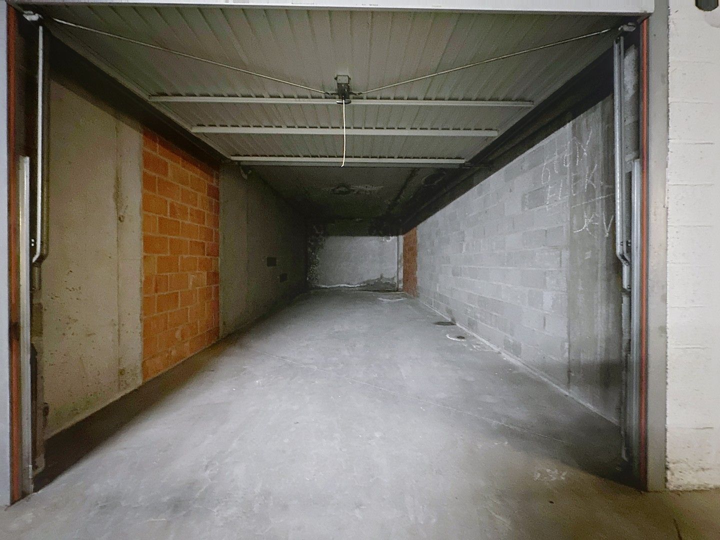 Zeer grote garagebox centrum Oostduinkerke-bad. foto 2