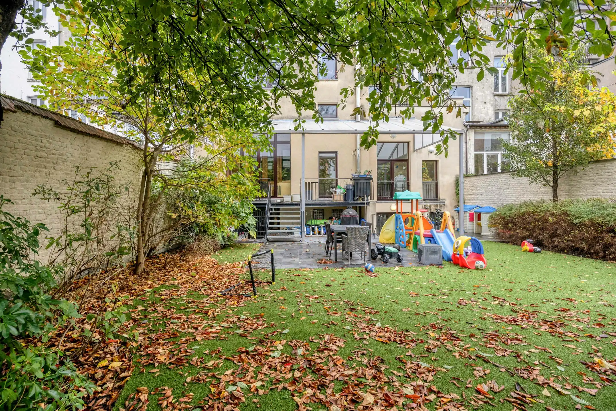 Op te frissen herenhuis met 7 slaapkamers en stadstuin. foto 67