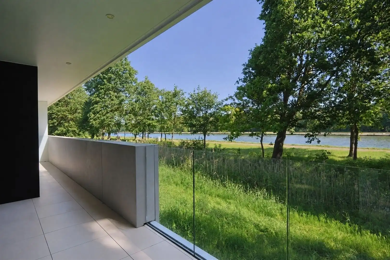 Lichtrijk appartement met uitzonderlijk zicht foto 2