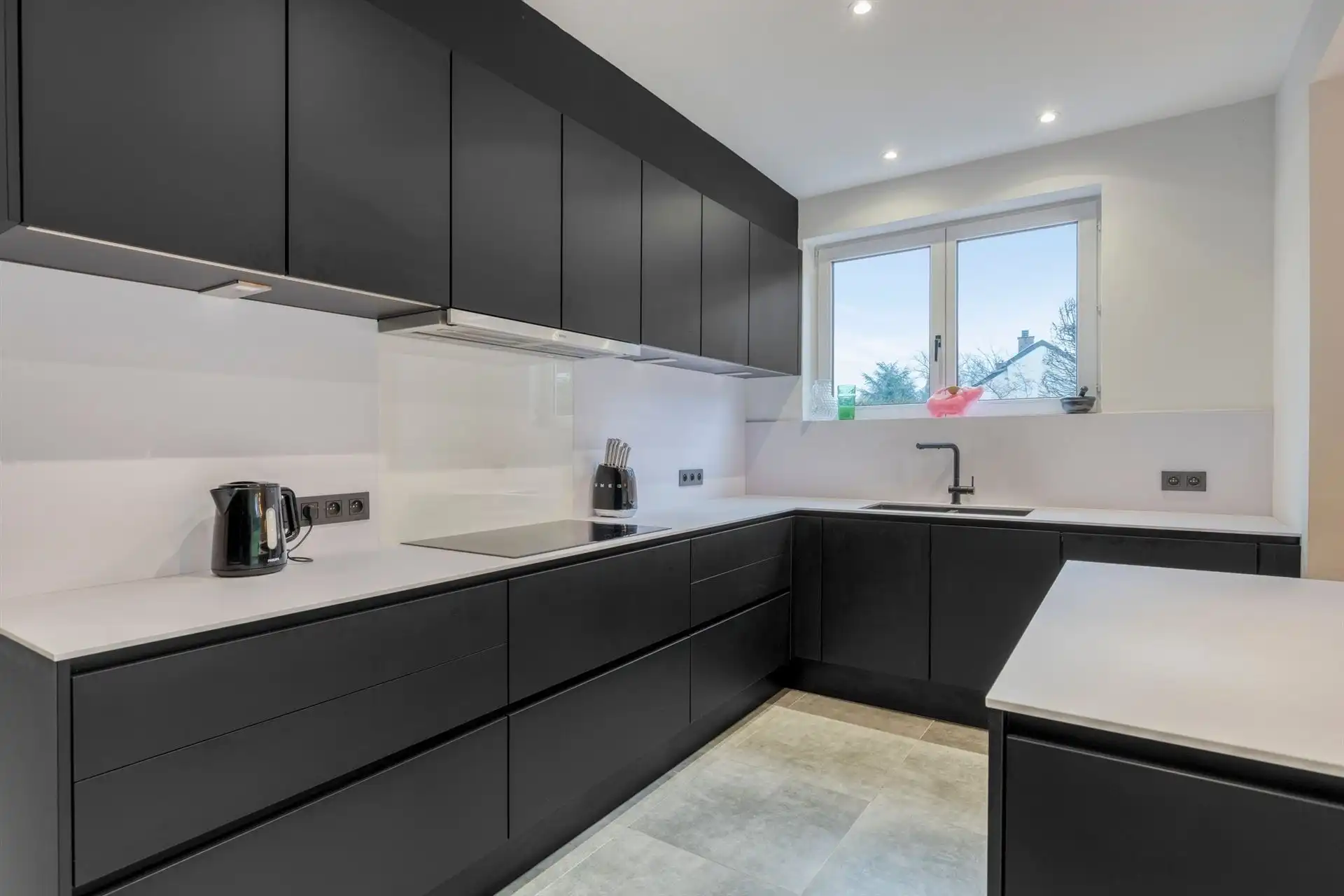 Volledig gerenoveerde hedendaagse villa ±487 m² in de Marnix wijk foto 15