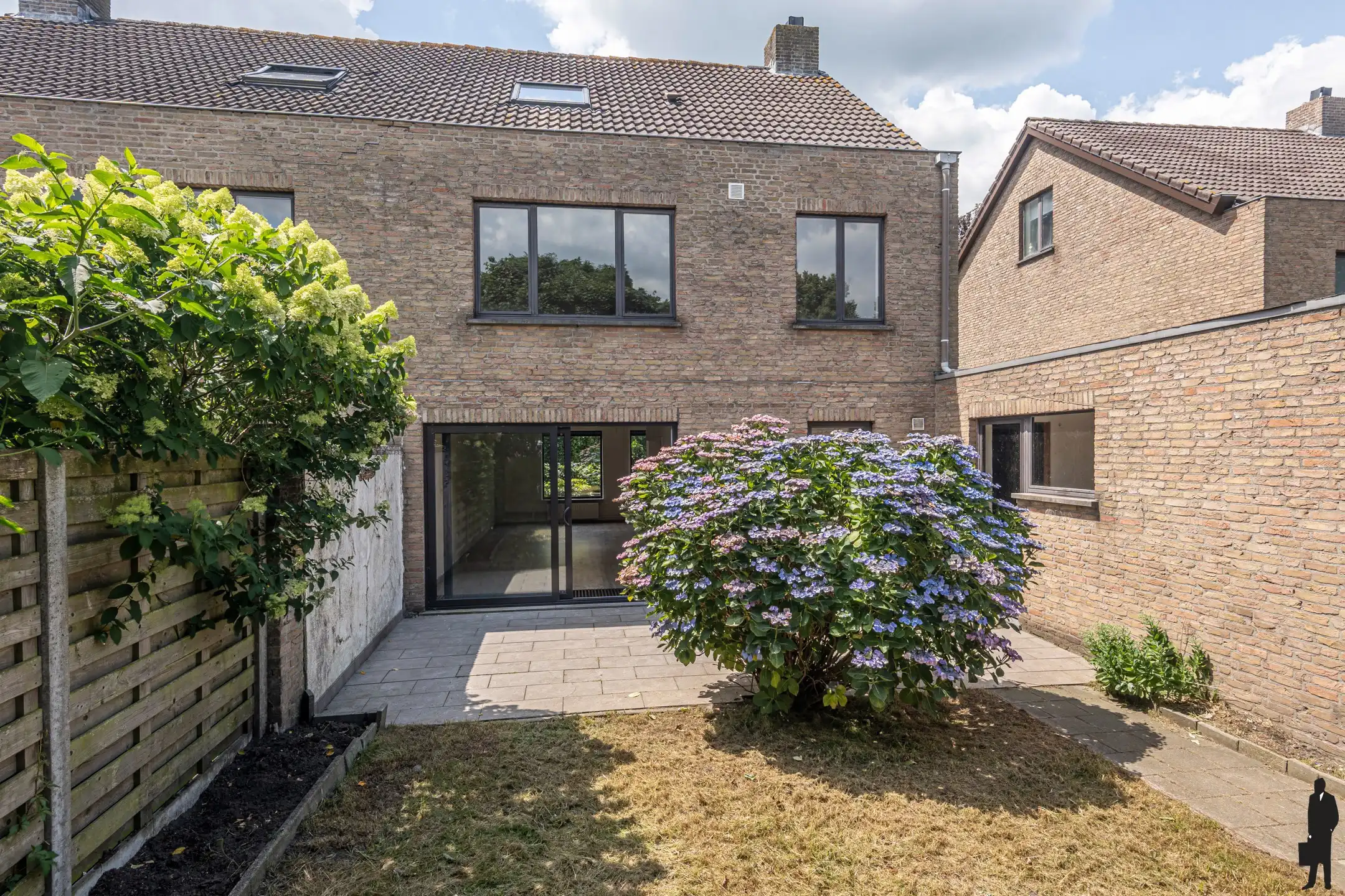 Eengezinswoning in kindvriendelijke omgeving met 4 slaapkamers en ruime garage op een perceel van ca. 318 m²! foto 3