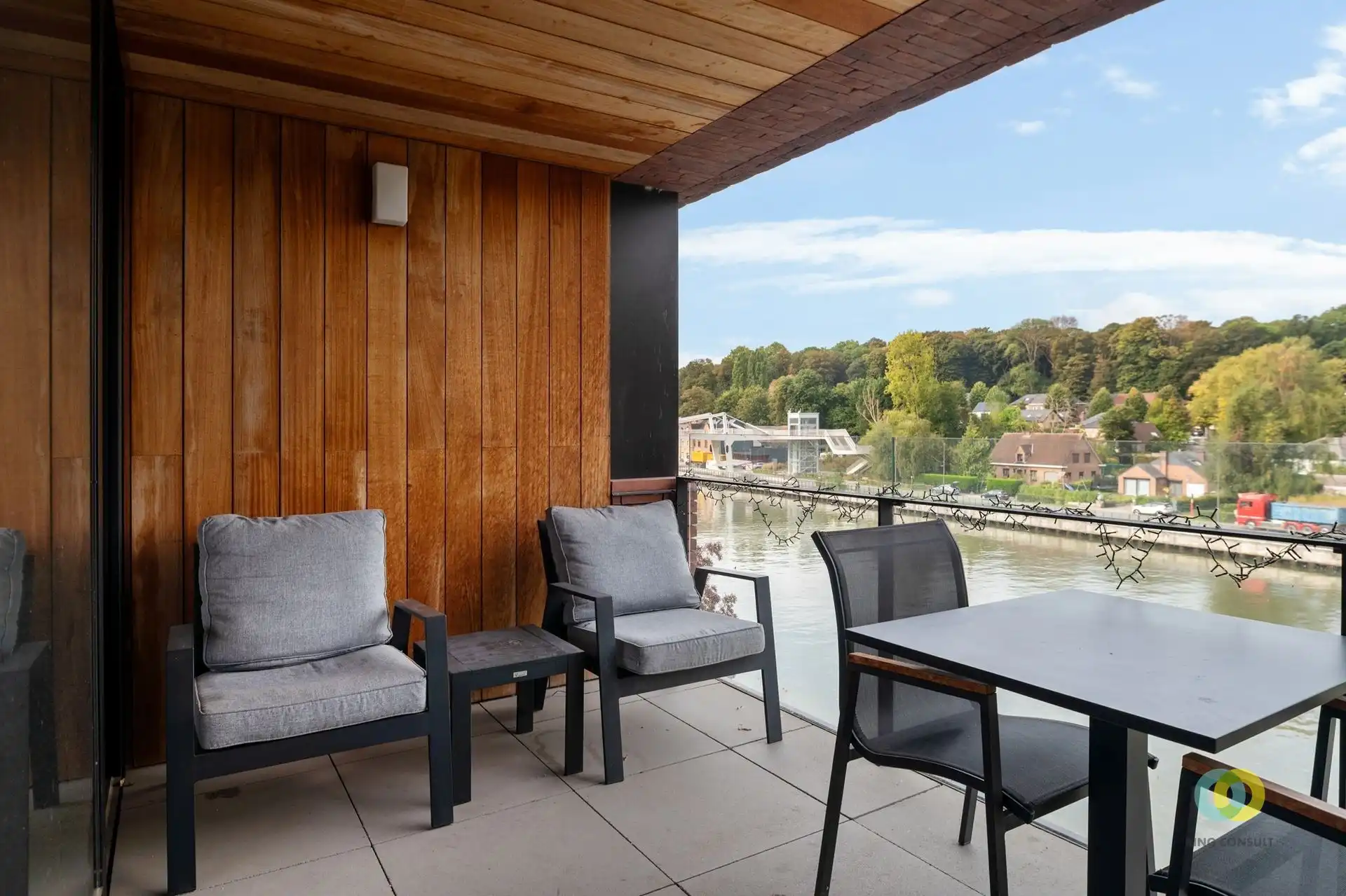Stijlvol  3-slaapkamerappartement met waterzicht foto 5