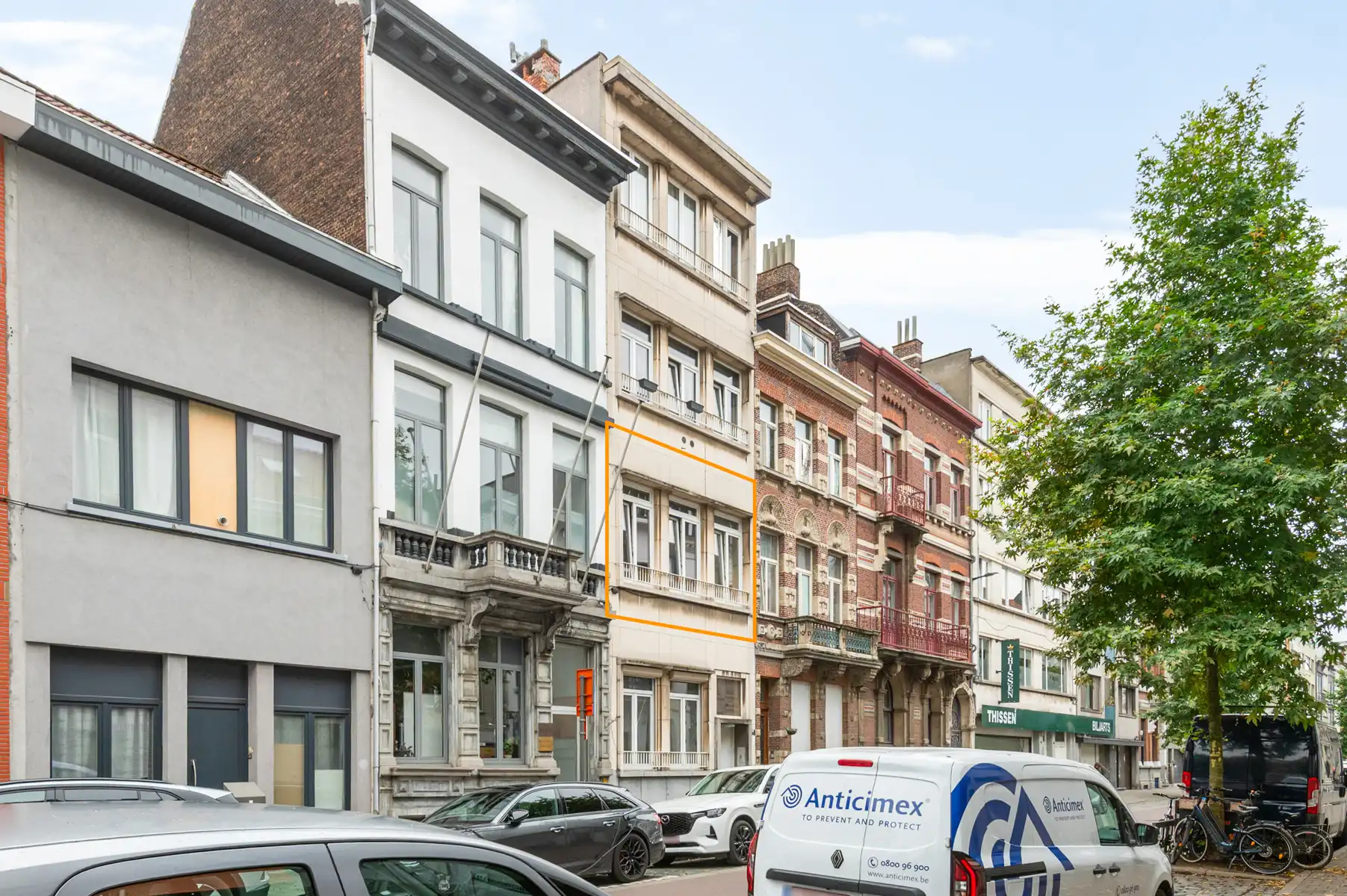 Ruim, centraal gelegen 2 SLK appartement met sterke basis foto {{pictureIndex}}