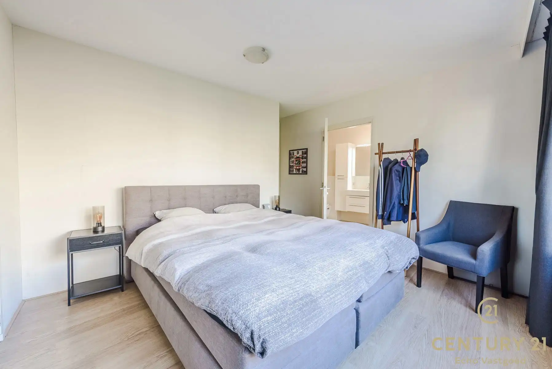 Ruim 2-slaap- 2badkamer appartement met terras en zwembad foto 14