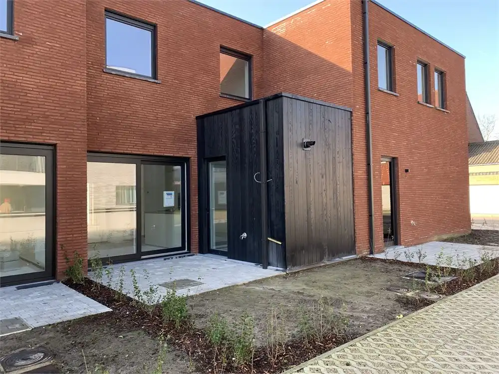 Lichtrijke nieuwbouwwoning in het centrum van Torhout foto 12