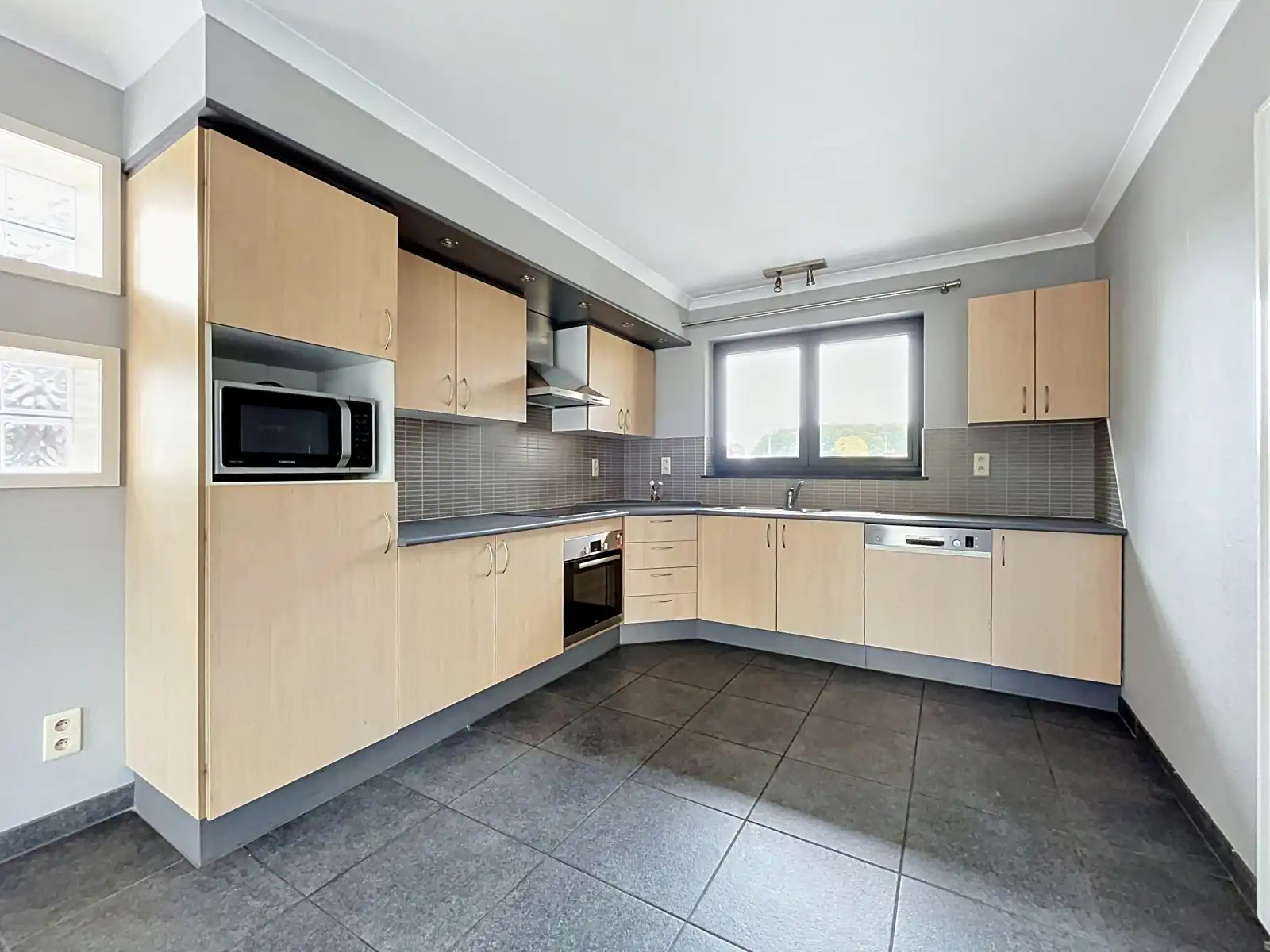 Ruim duplex appartement -  €995 + €50 vaste kosten foto 6