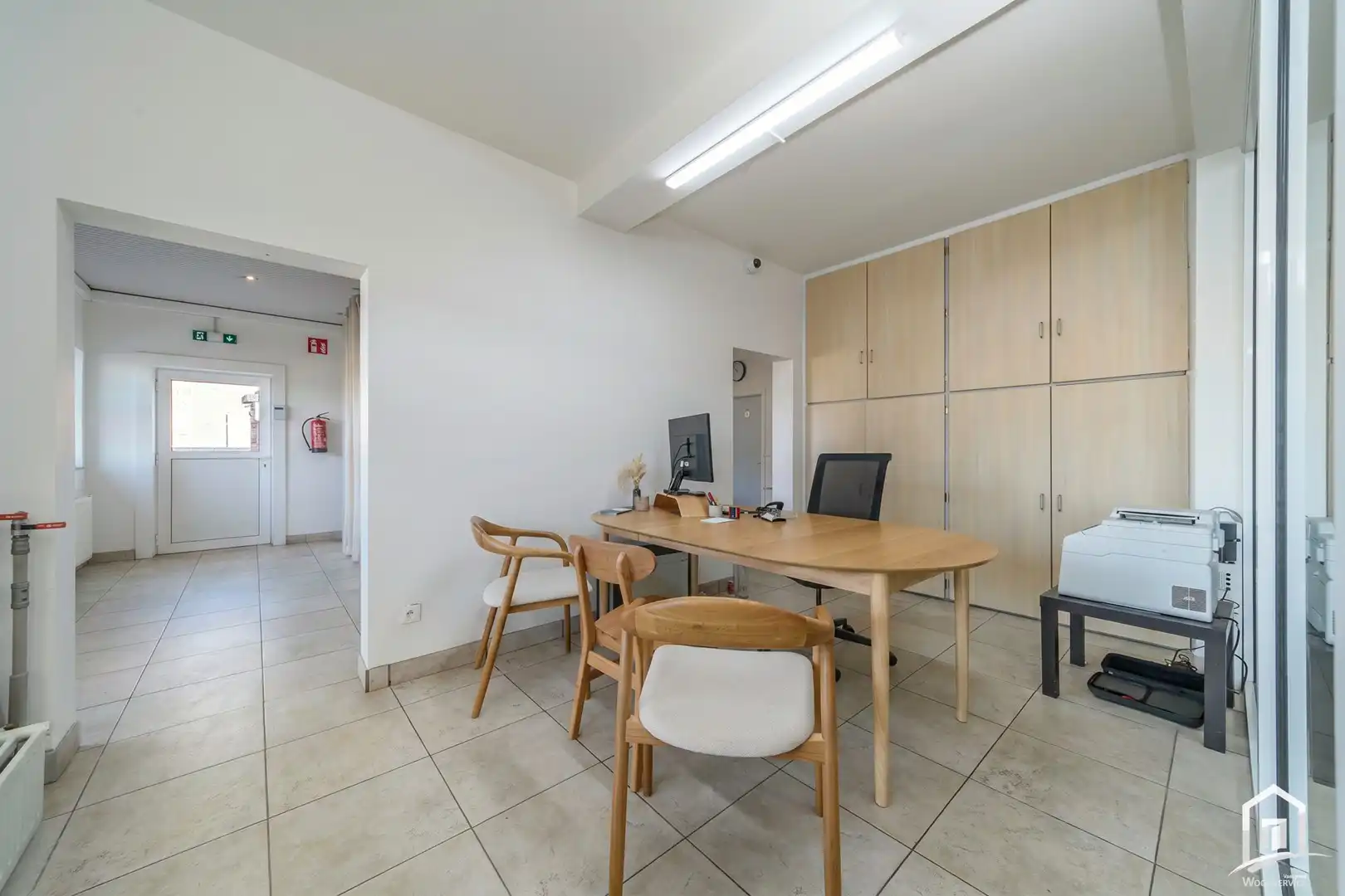 Ruim commercieel pand met showroom en magazijn op uitstekende locatie te Erembodegem foto 6