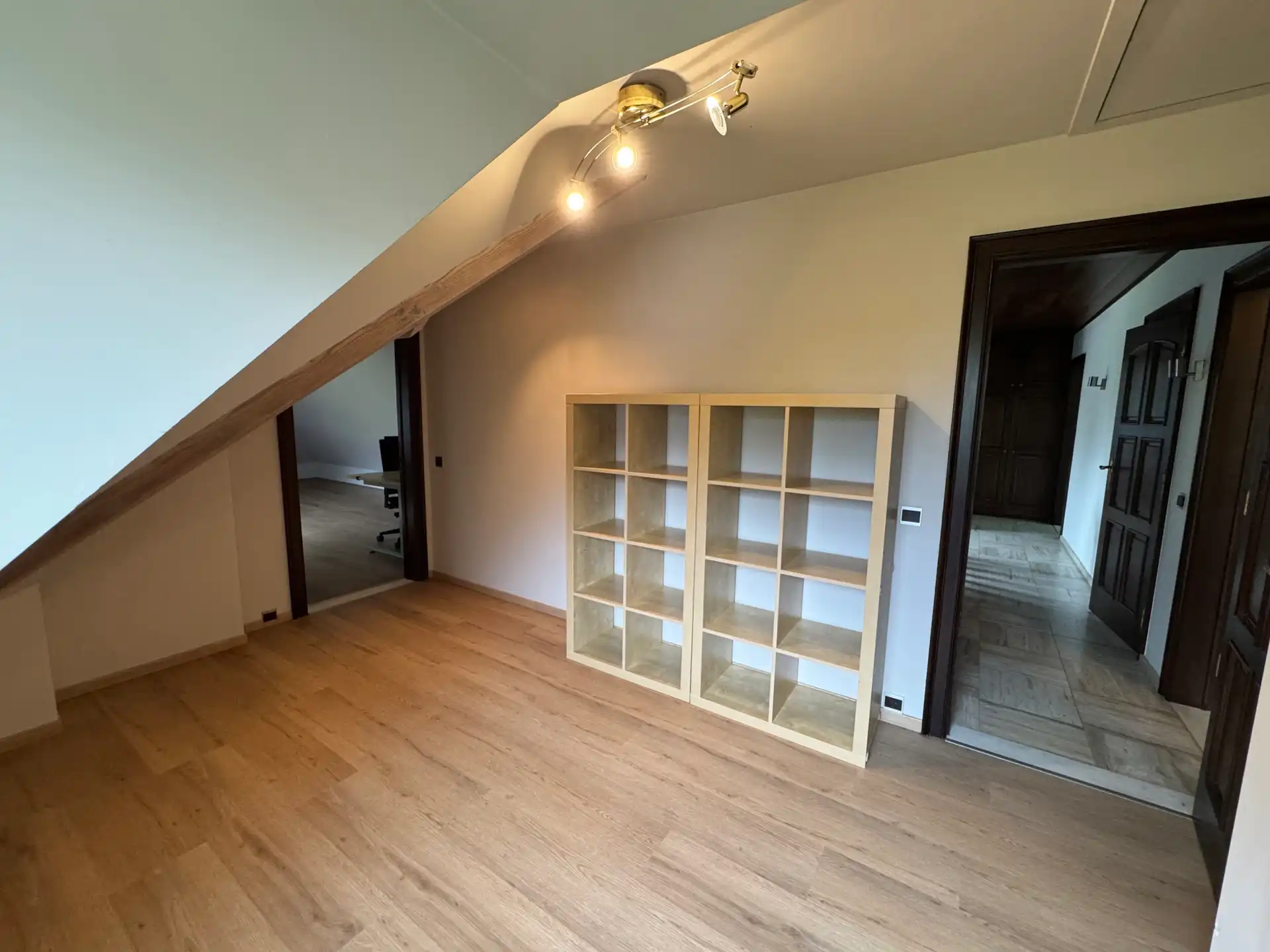 Ruime gezinswoning met tuin en garage nabij N16 en A12  foto 10