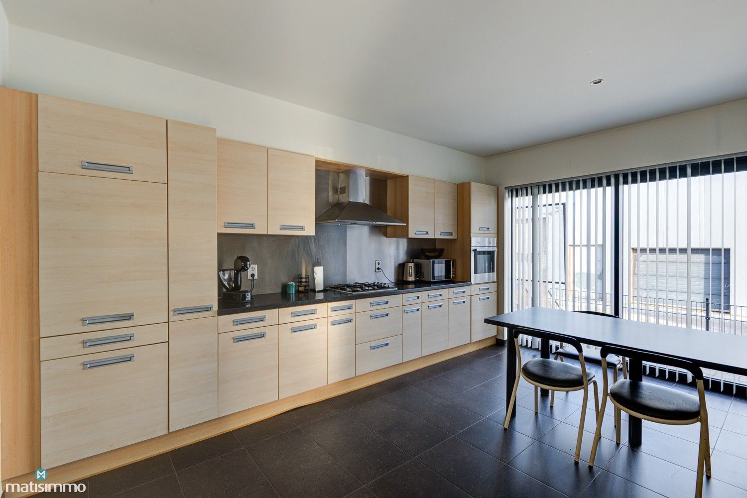 RUIM INSTAPKLAAR APPARTEMENT MET 3 SLAAPKAMERS, TERRAS EN AUTOSTAANPLAATS TE BEVERST foto 7