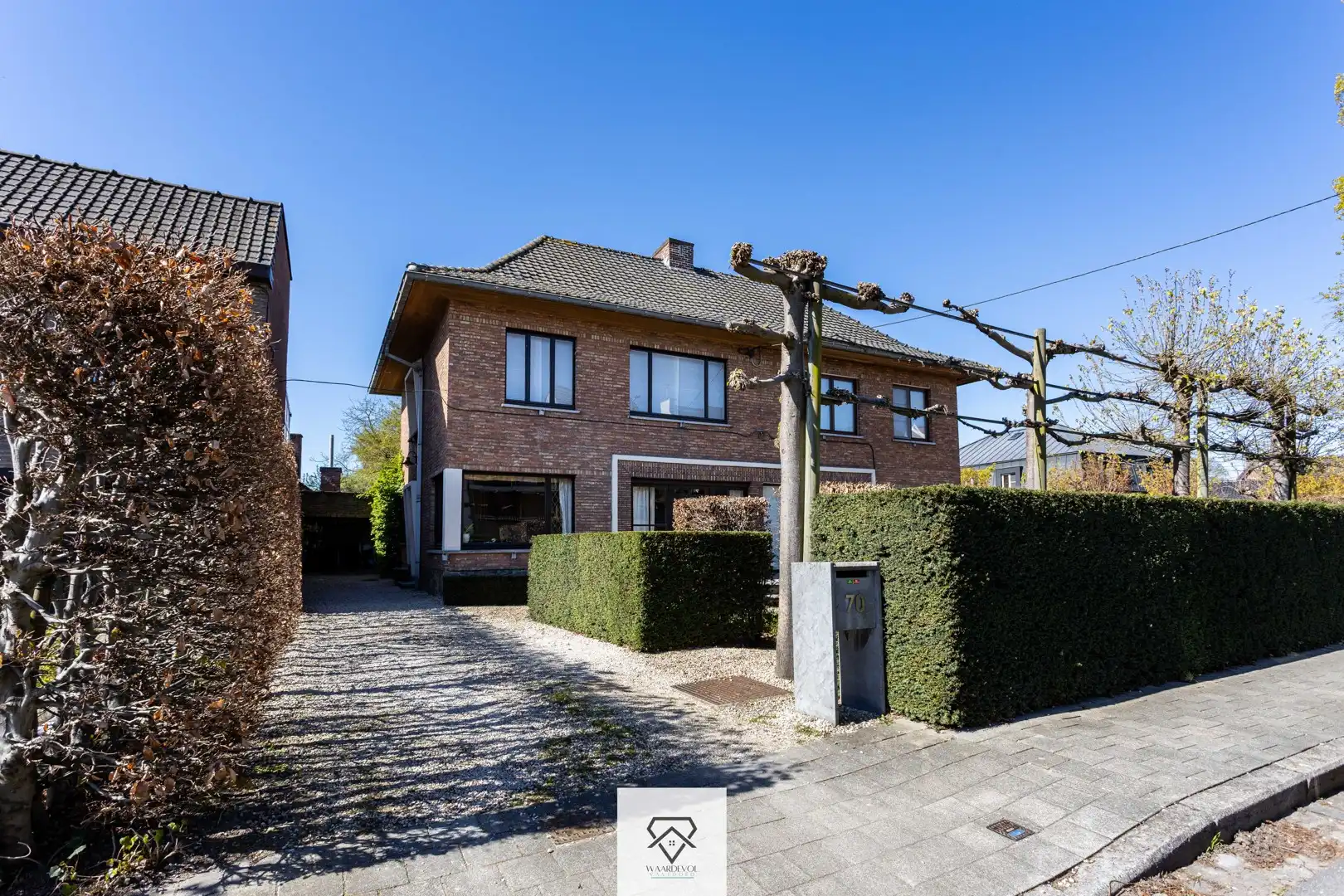 Hoofdfoto van de publicatie: Gezinswoning met tuin en veel potentieel in het gegeerde Oostakker