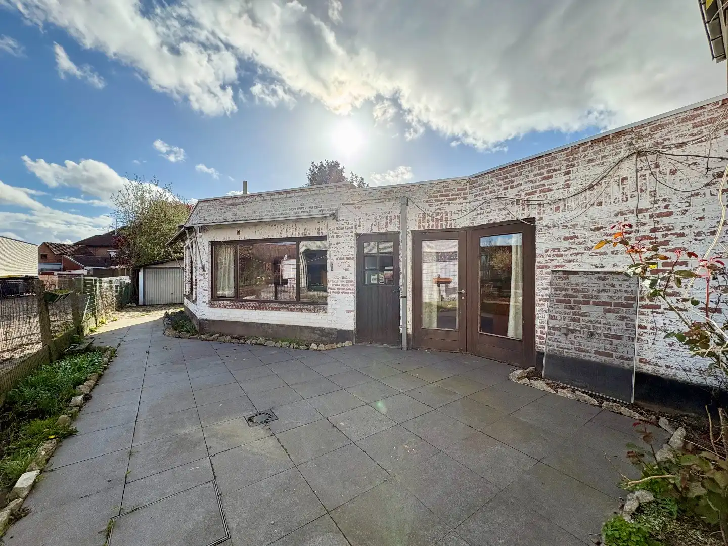 Te renoveren woning met 233m², garage, tuin en vele slaapkamers. foto 2