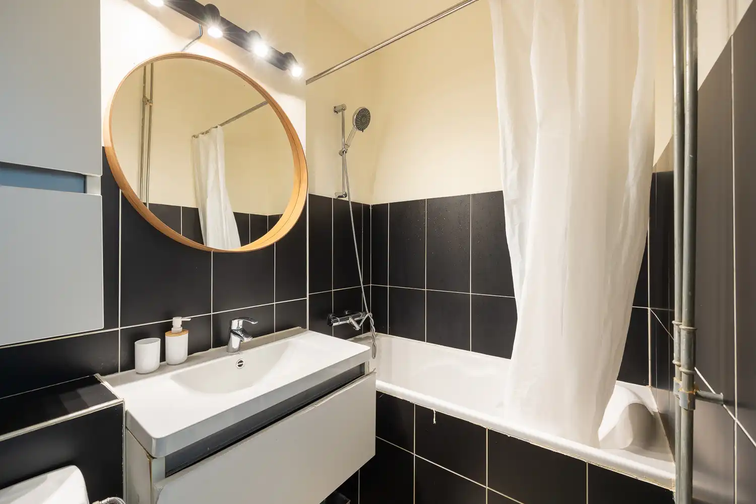 Instapklare en gemeubelde studio te koop in Antwerpen op de 7e verdieping van een verzorgd gebouw aan het Stadspark foto 10