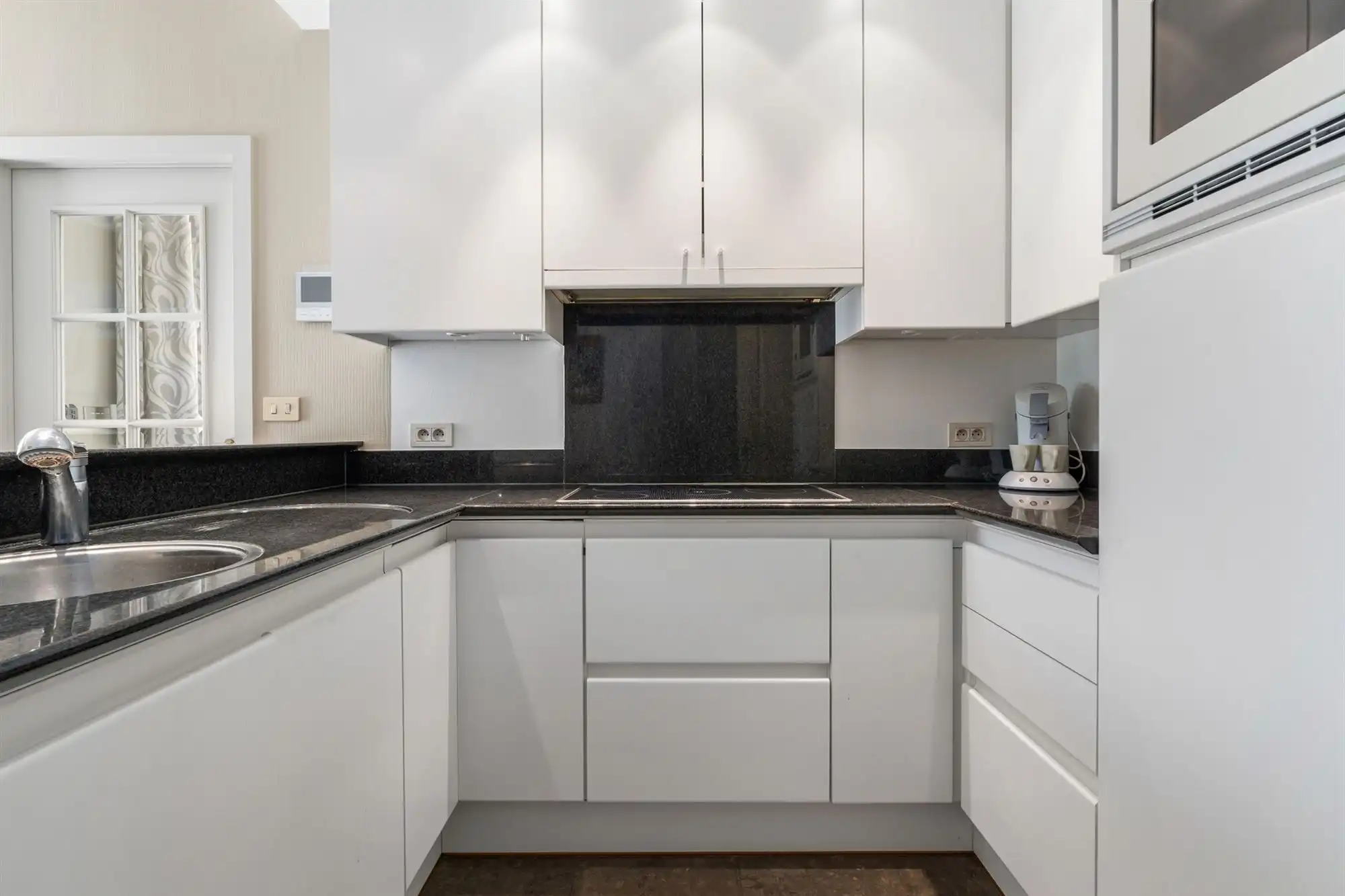 Stijlvolle villawoning met 3 slaapkamers en fijne tuin in gegeerde woonbuurt foto 6