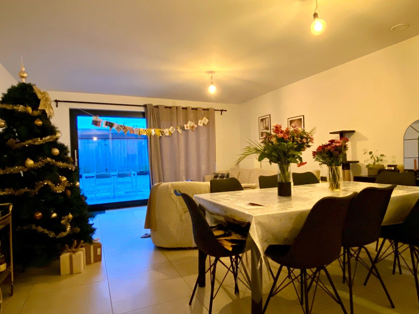 Recente woning in rustige buurt met 3 slaapkamers, zuidgerichte tuin en carport in Heule foto 2