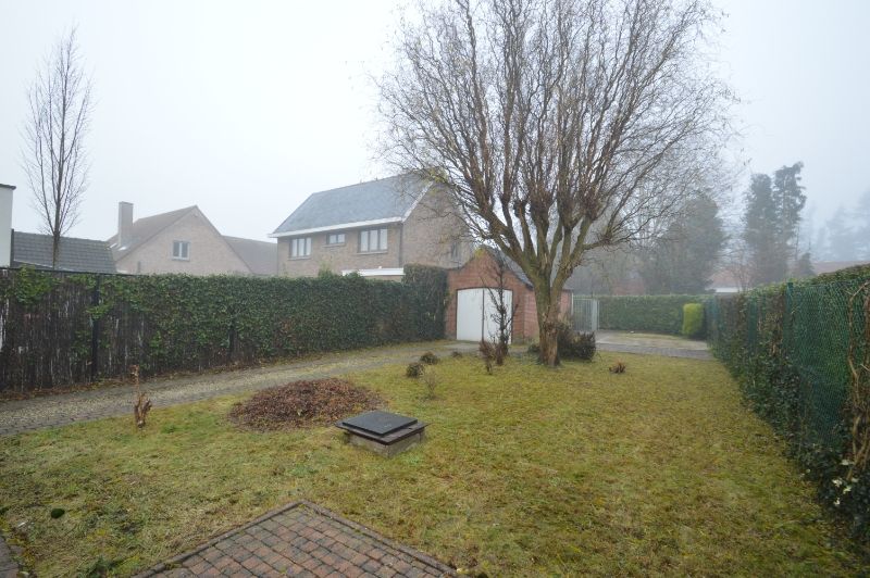 Leuke instapklare half-open bebouwing met tuin & garage foto 17