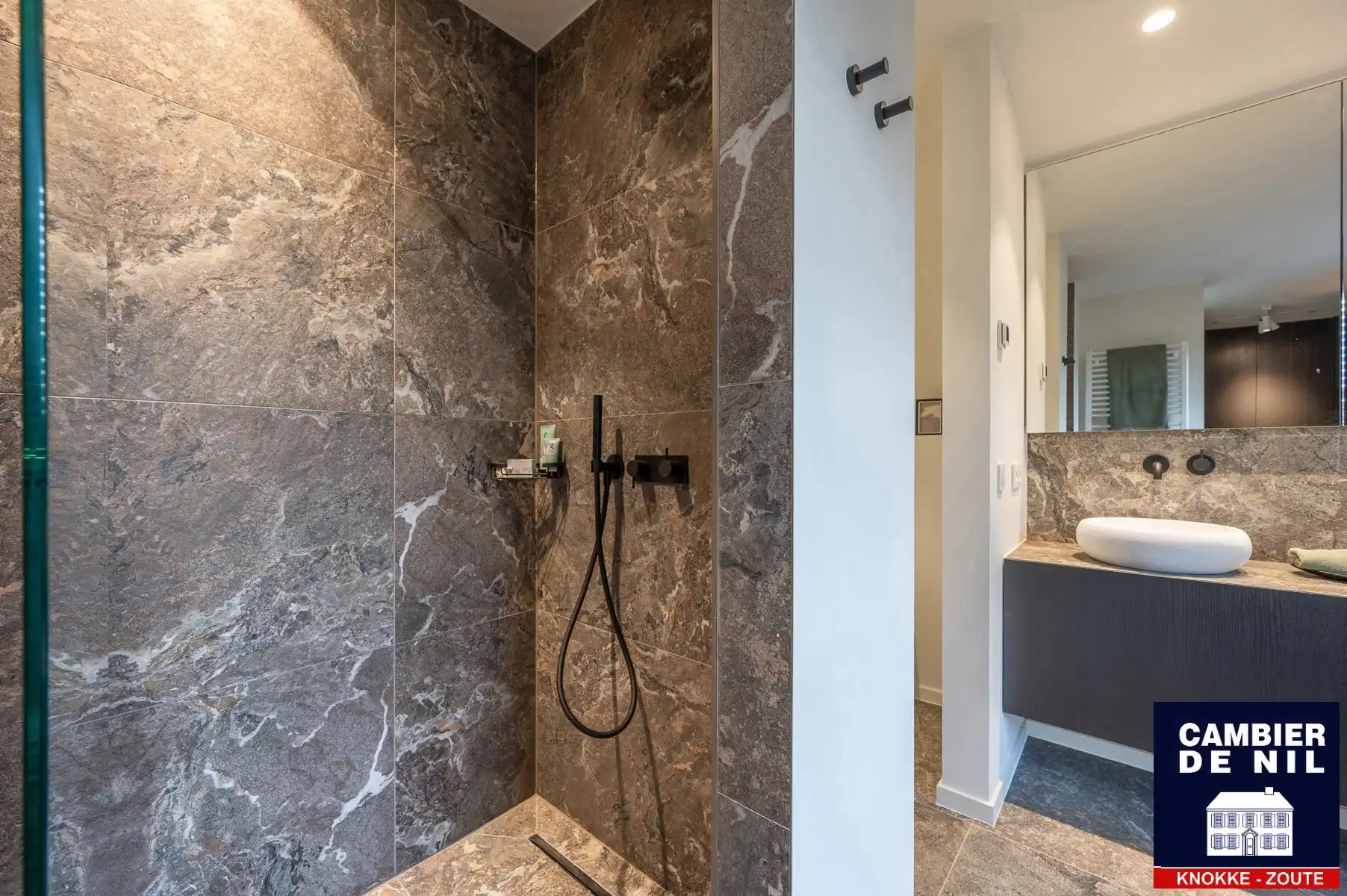 Ruime, volledig gerenoveerde villa aan de rand van het Zoute foto 18