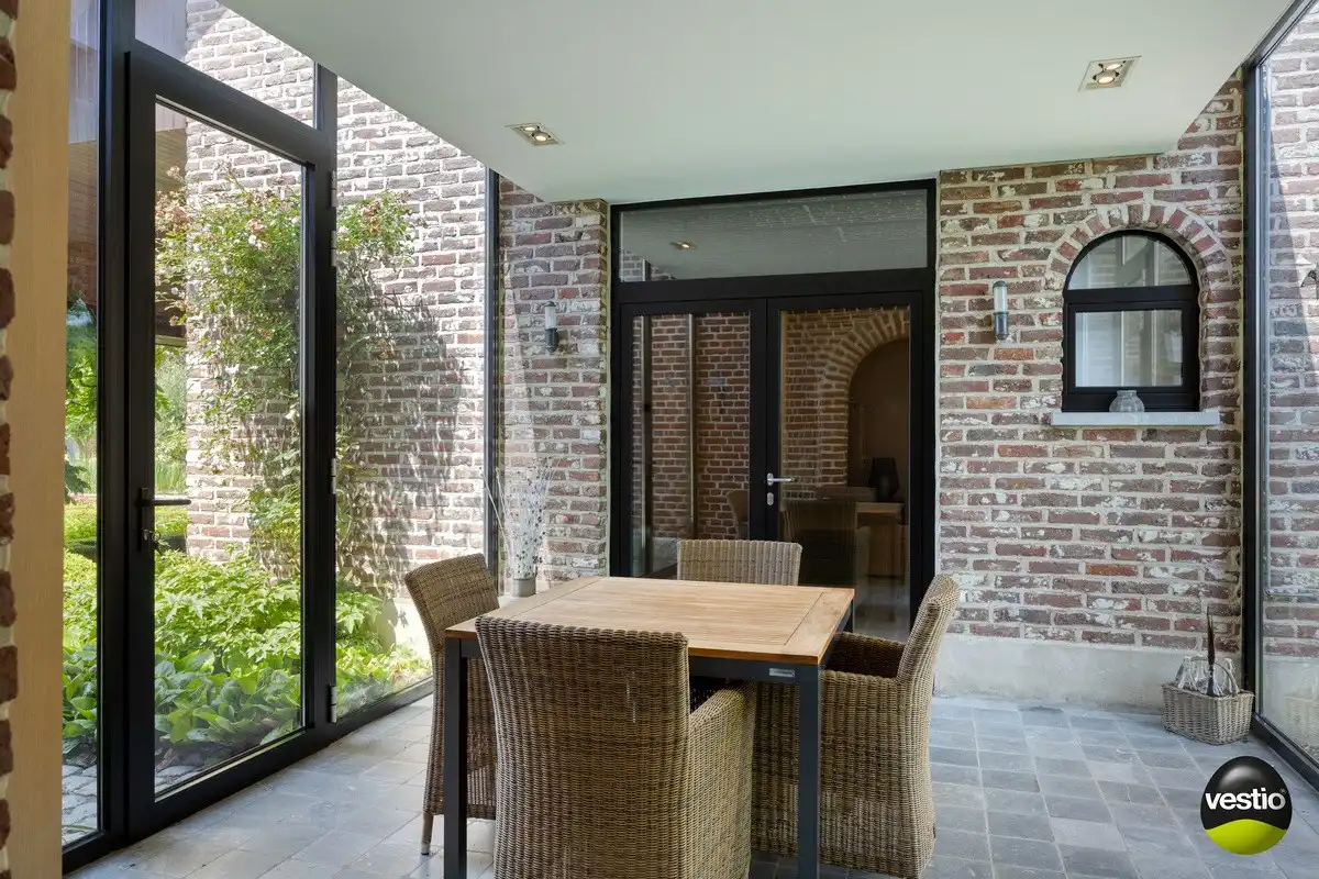 EXCLUSIEVE HOEVE MET MEERDERE WOONGEDEELTES, ATELIER, STALLING en AANPALENDE WEIDE OP CA. 1,6 HECTARE NABIJ DOMEIN NIEUWENHOVEN. foto 35
