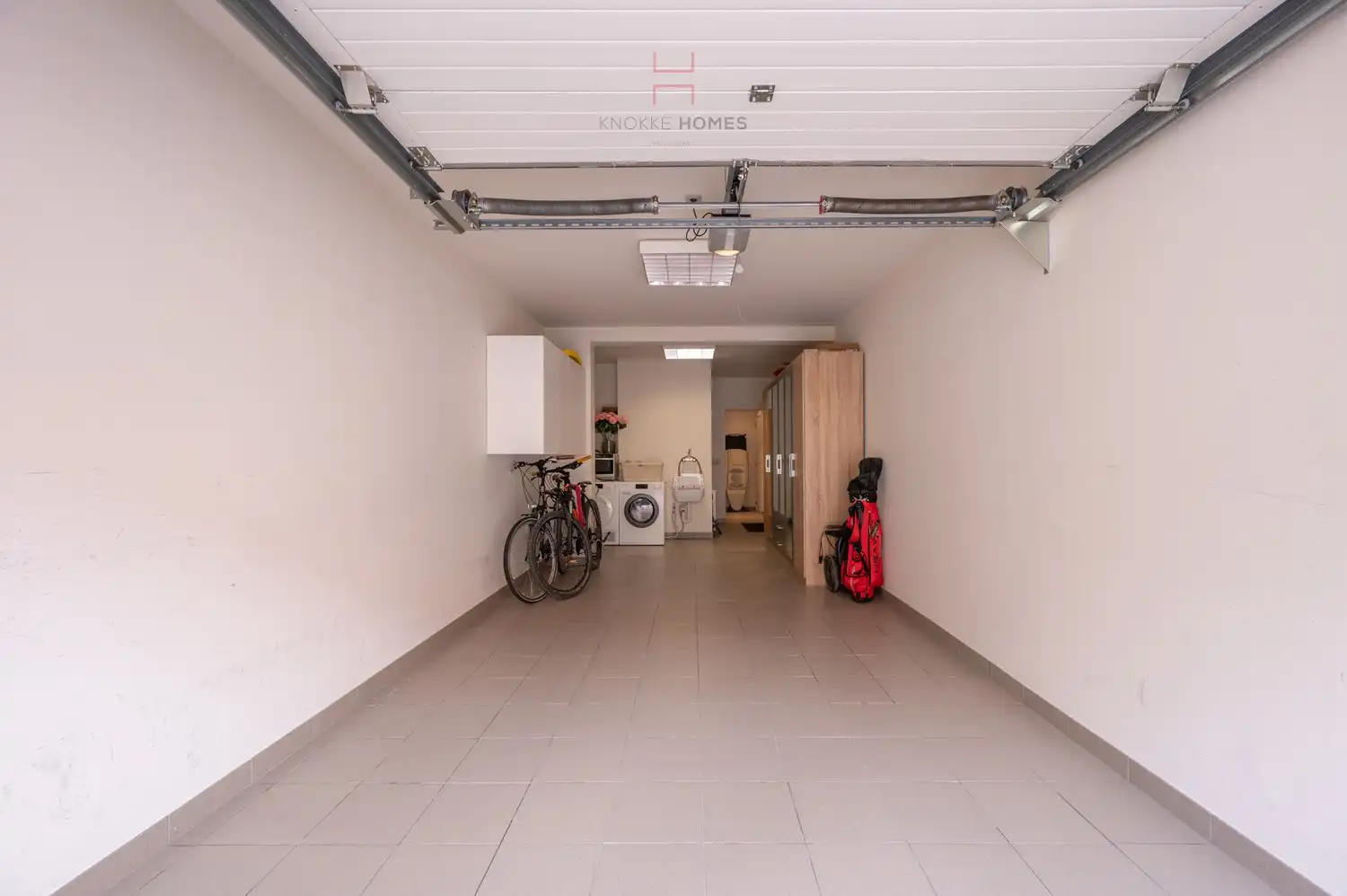 Zeer ruim en verzorgd appartement met vier slaapkamers en een praktische inpandige garage. foto 27