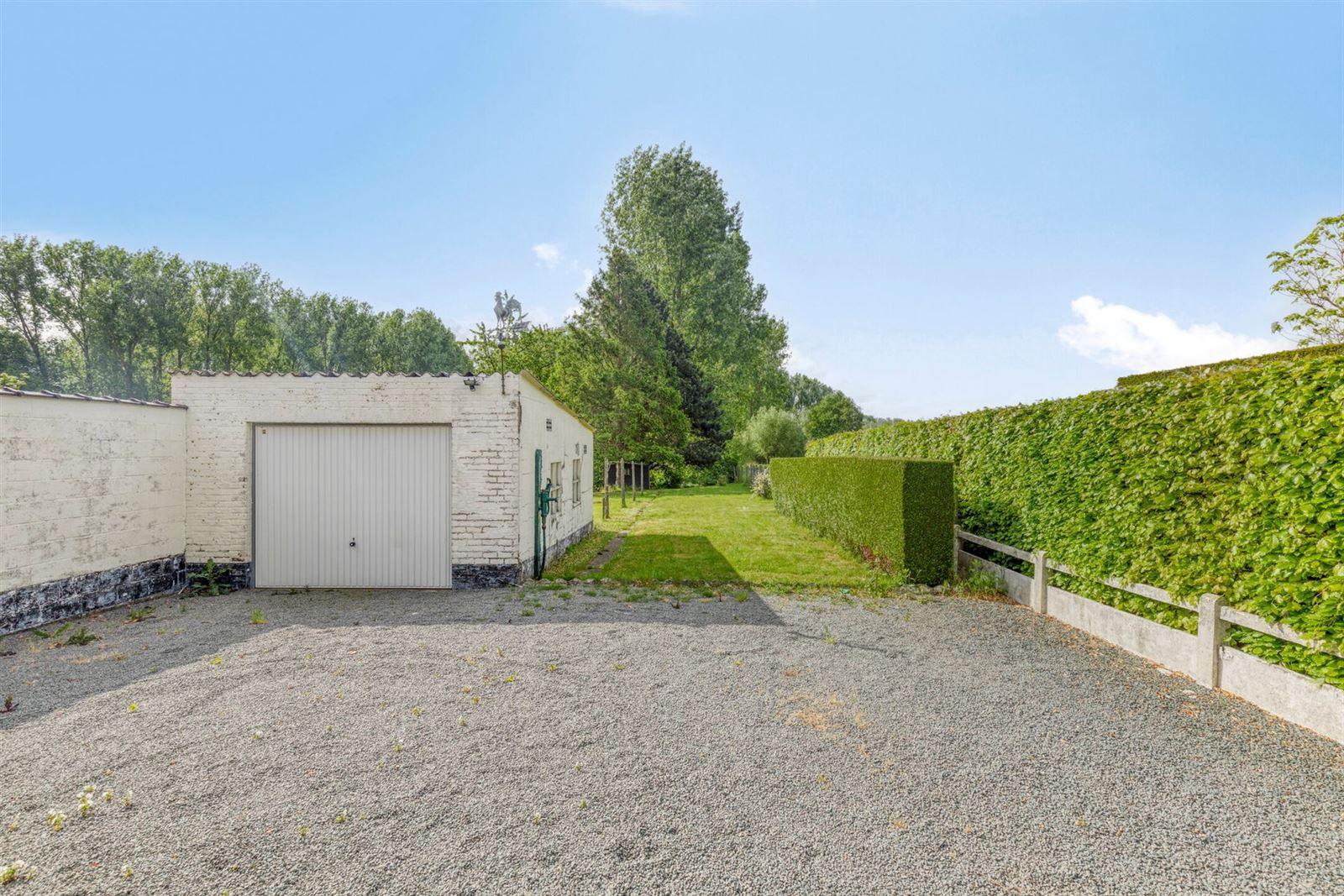 Driegevelwoning gelegen in groene omgeving foto 18